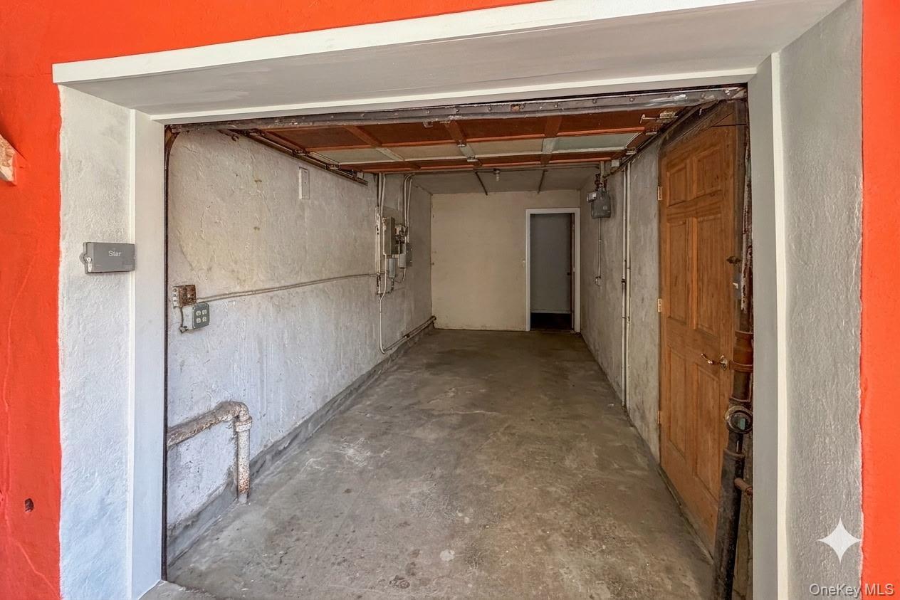 Single Family Colden Avenue Bronx, NY 10469, MLS-1028537-4