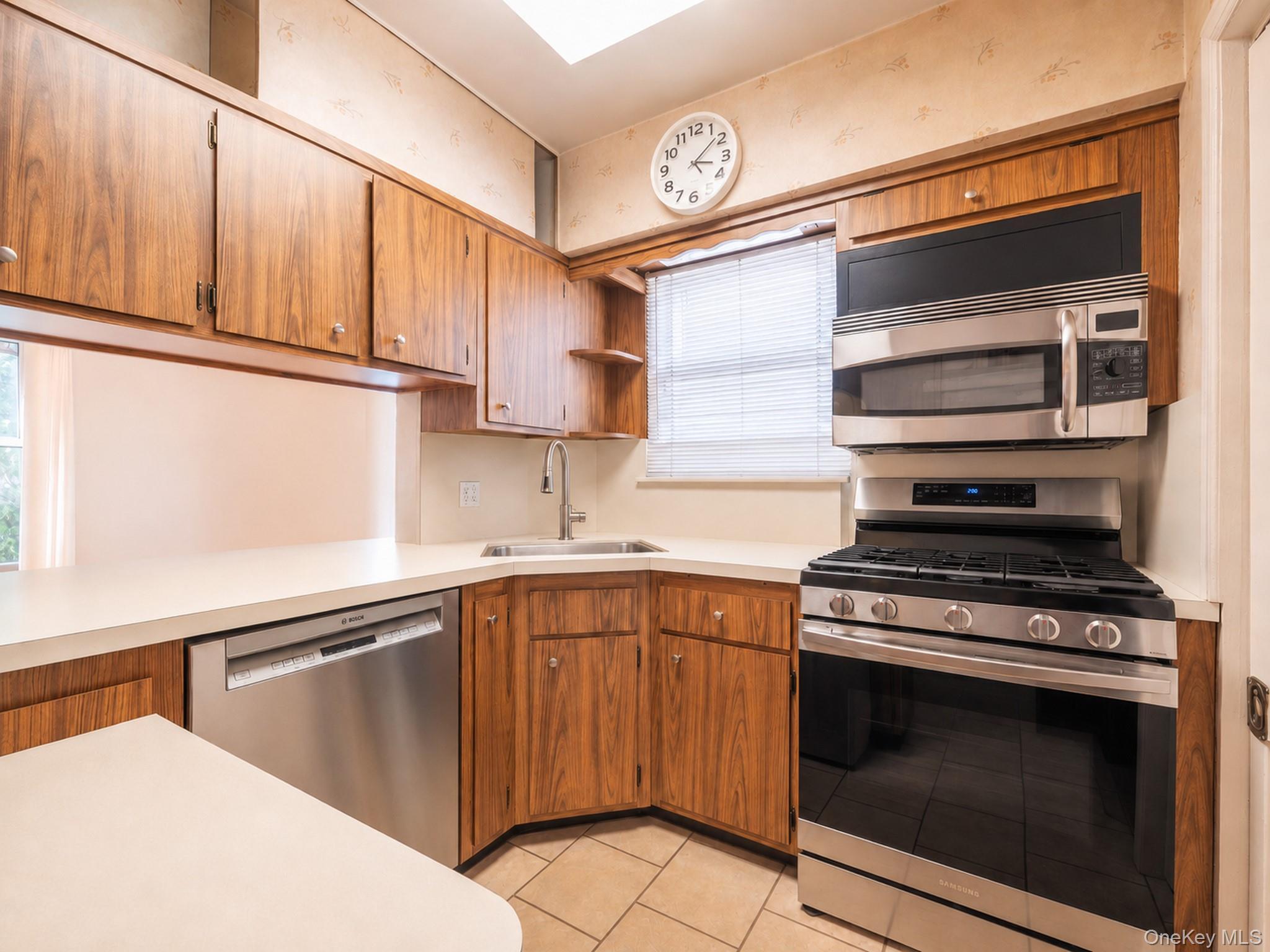 Single Family 172nd Street Queens, NY 11366, MLS-1028713-11