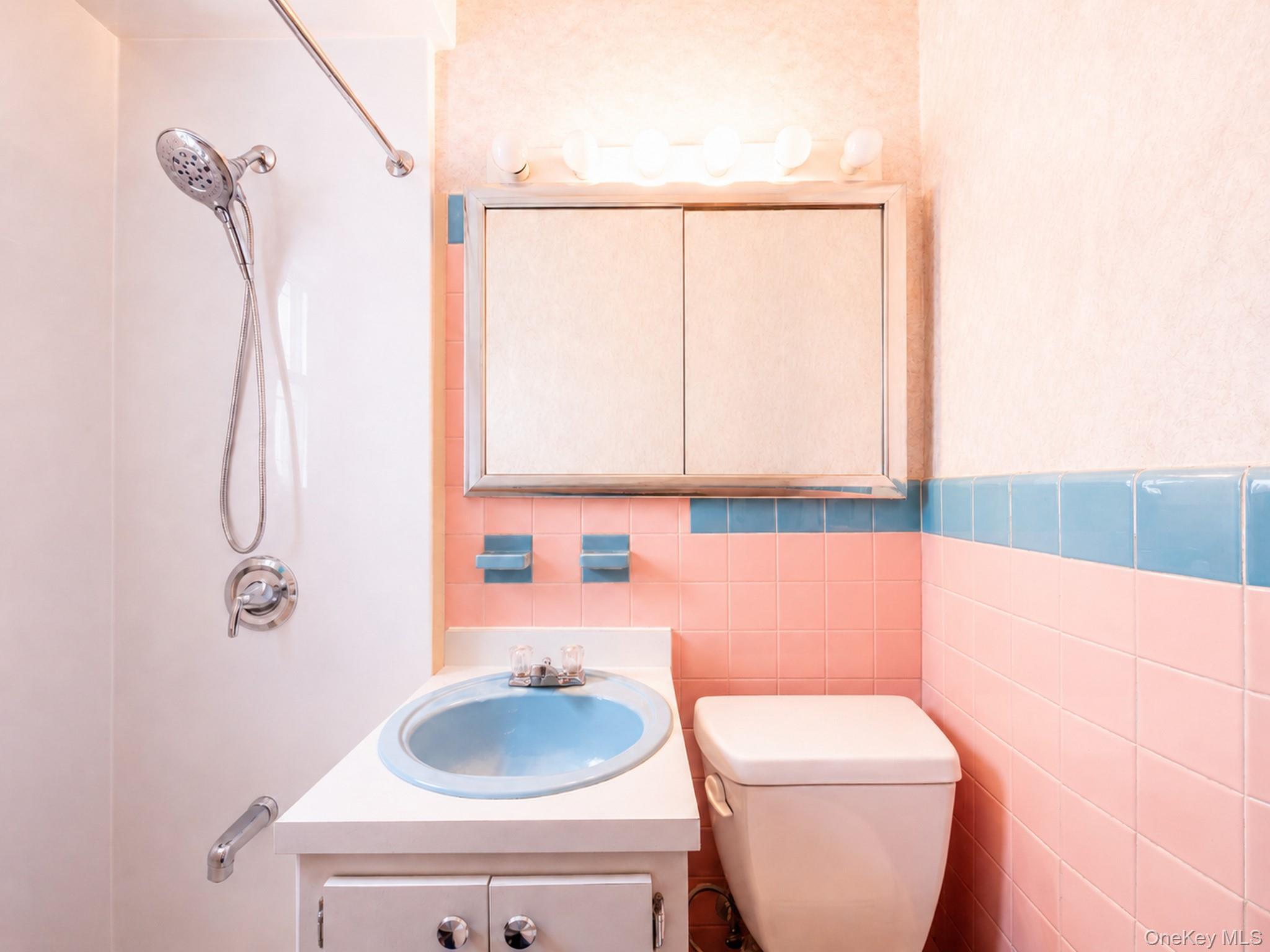 Single Family 172nd Street Queens, NY 11366, MLS-1028713-14