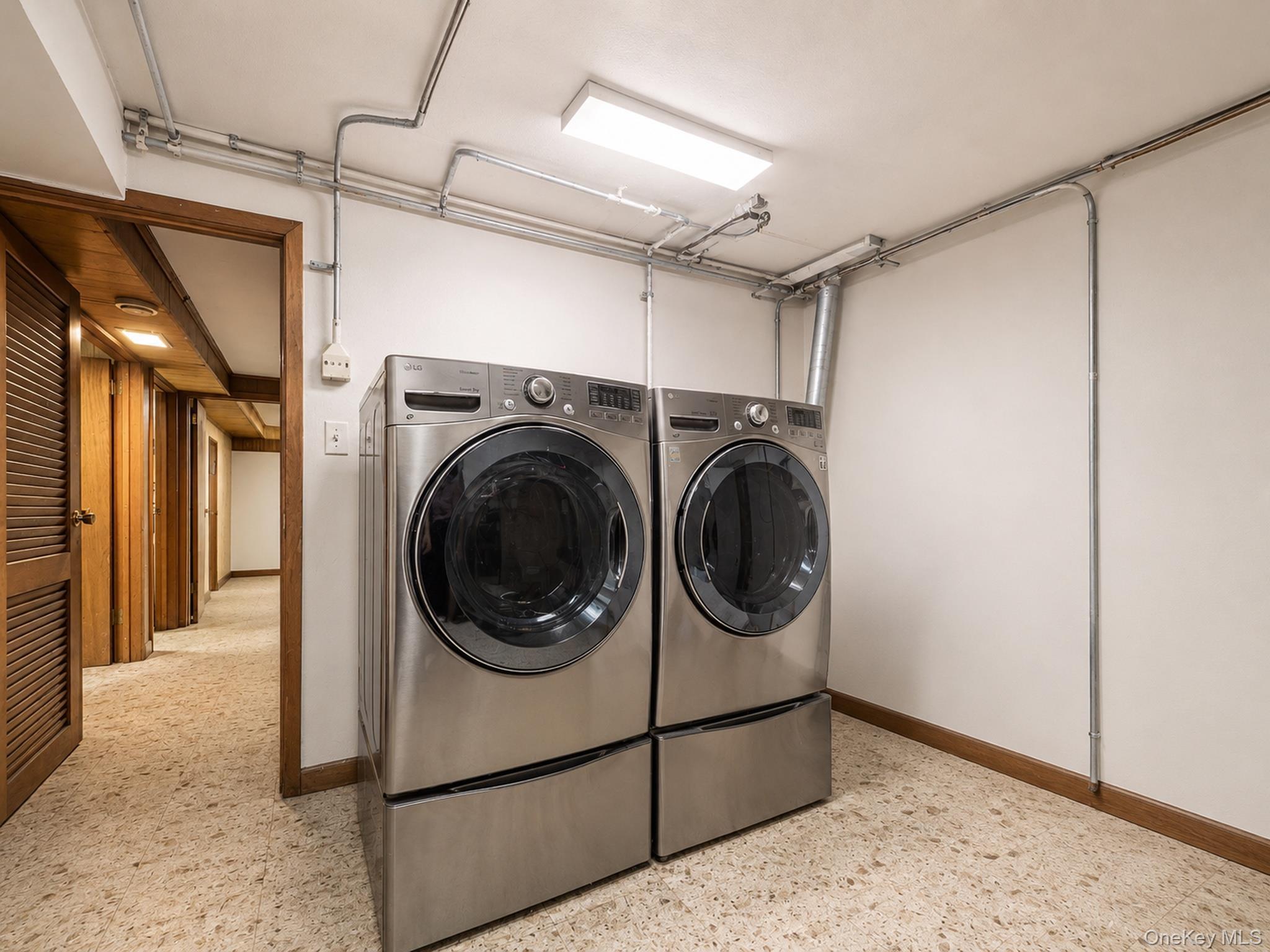 Single Family 172nd Street Queens, NY 11366, MLS-1028713-34