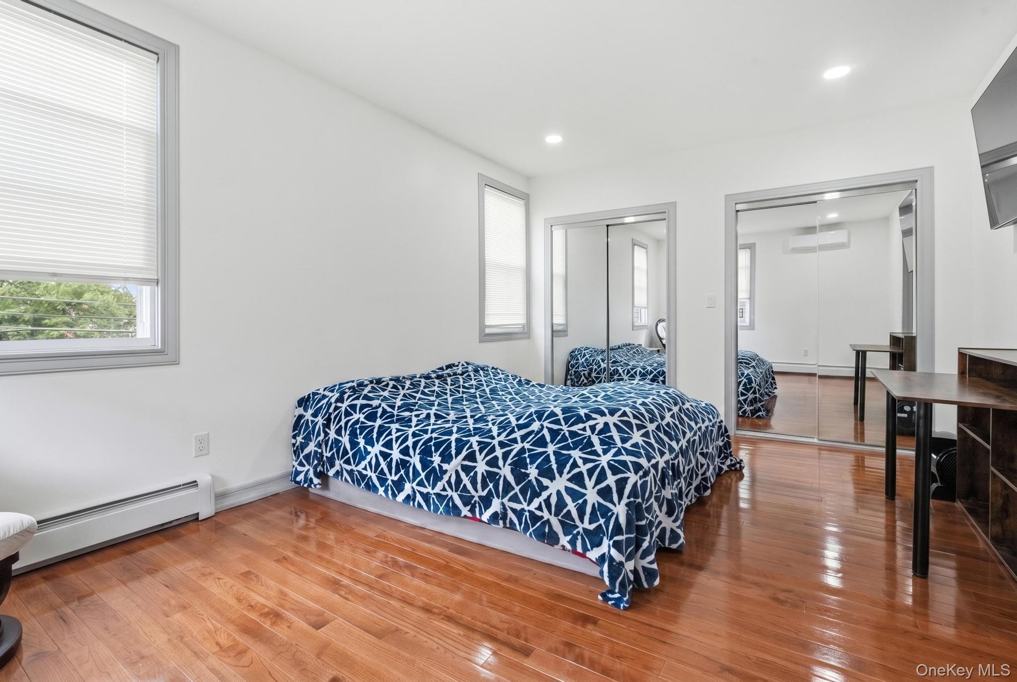 Single Family 166th Street  Queens, NY 11433, MLS-1028730-15