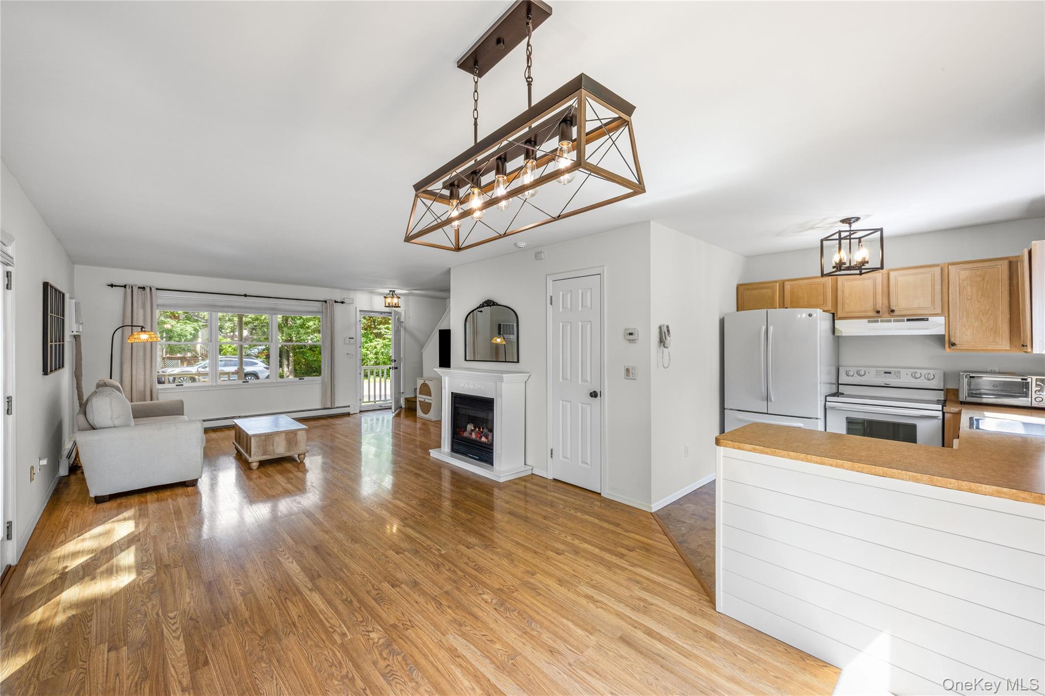Single Family Roanoke Road Suffolk County, NY 11789, MLS-1028733-18
