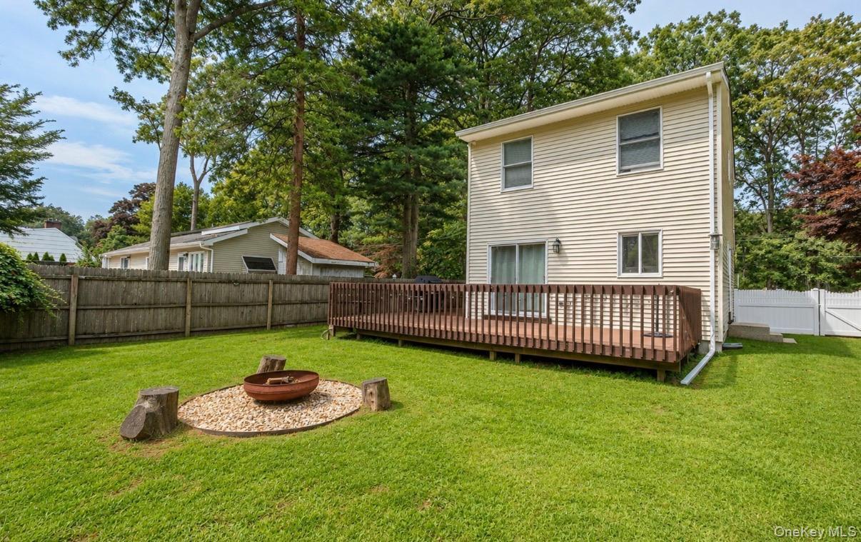 Single Family Roanoke Road Suffolk County, NY 11789, MLS-1028733-4
