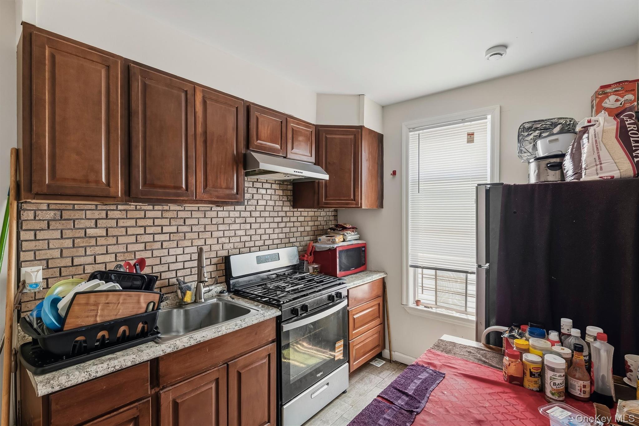 Single Family Croes Avenue Bronx, NY 10472, MLS-1028740-21