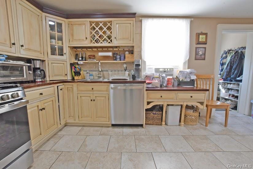 Single Family Marcy Avenue Suffolk County, NY 11901, MLS-1028749-27