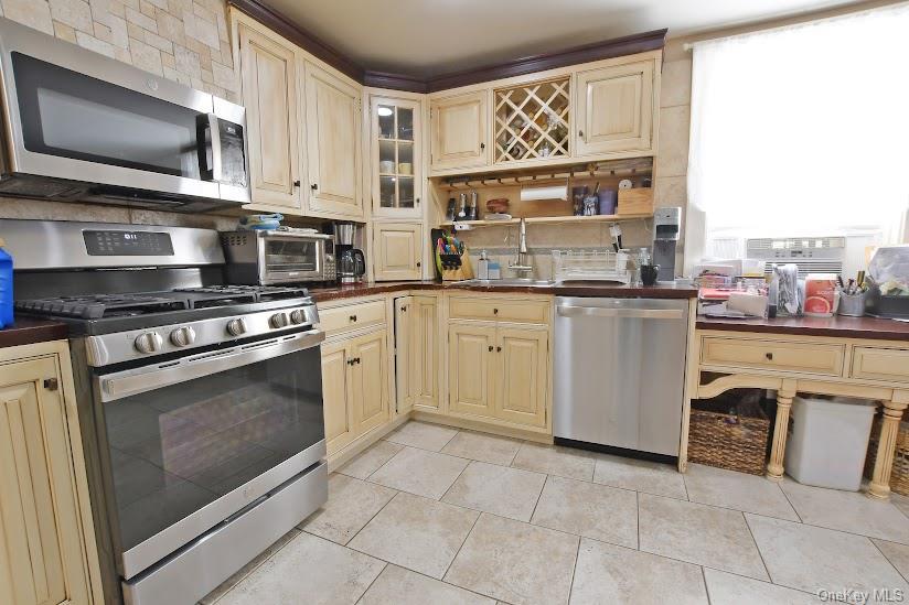Single Family Marcy Avenue Suffolk County, NY 11901, MLS-1028749-28