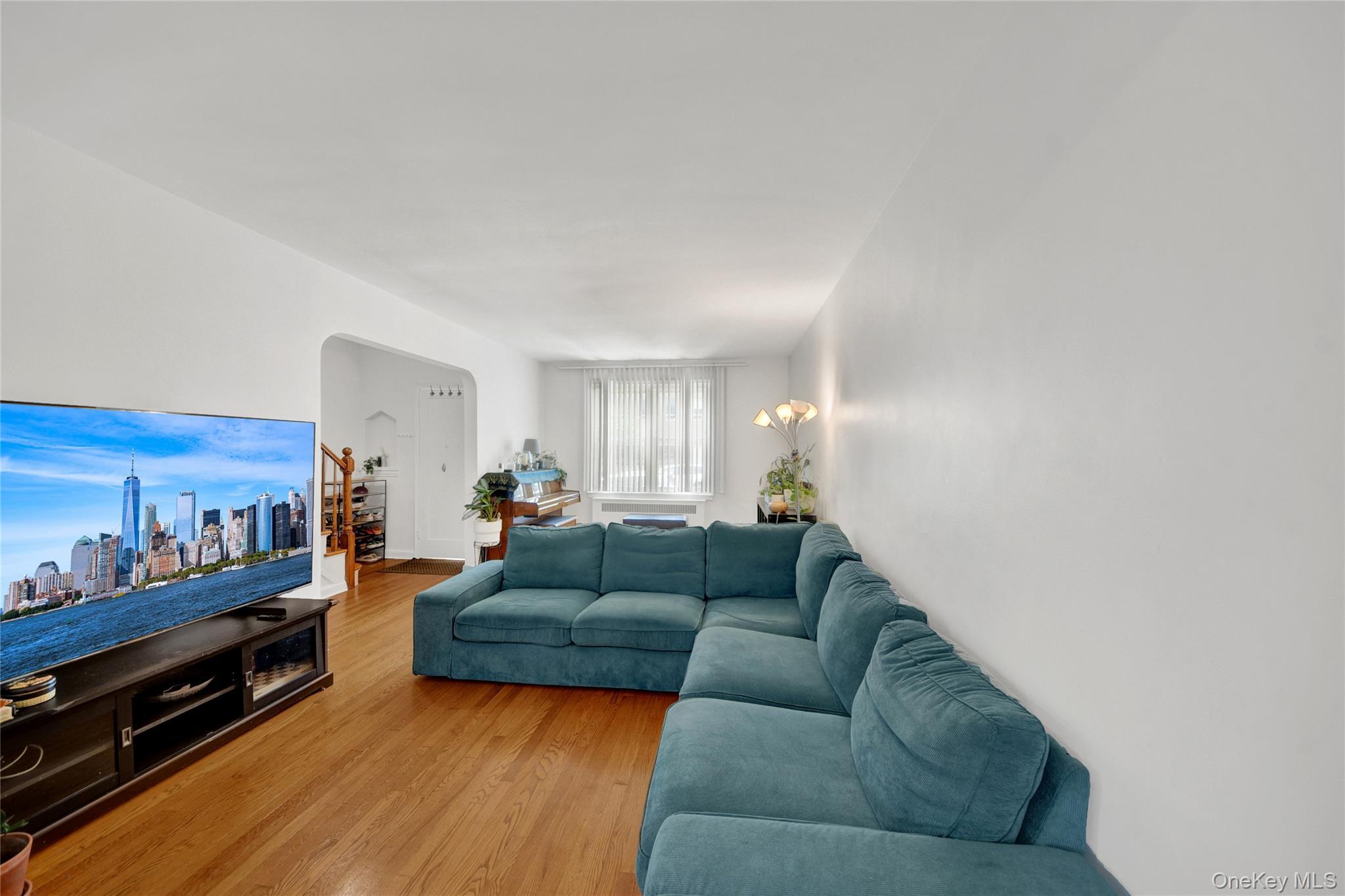 Single Family Hering Avenue Bronx, NY 10461, MLS-1028761-15
