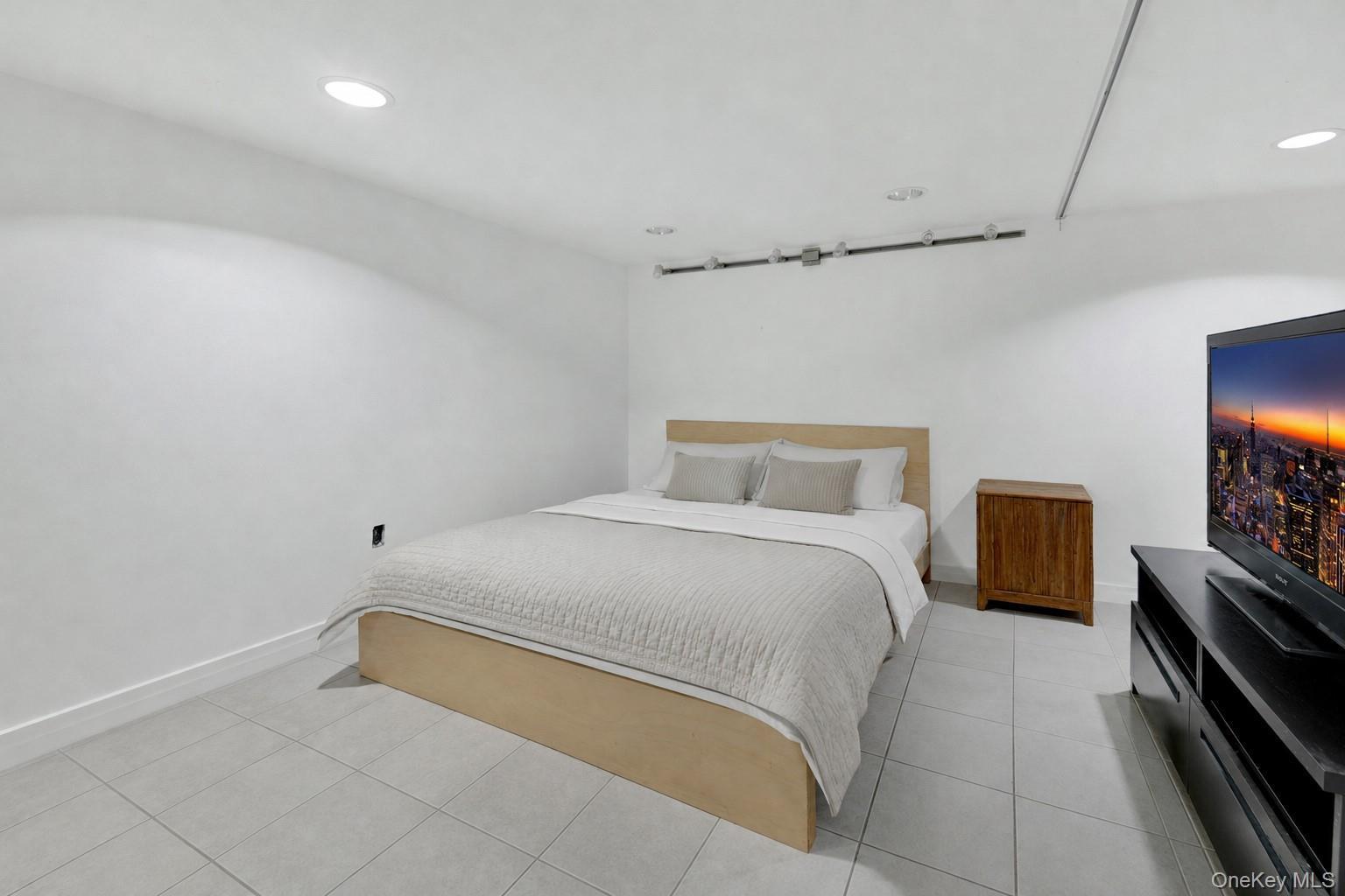 Single Family Hering Avenue Bronx, NY 10461, MLS-1028761-17