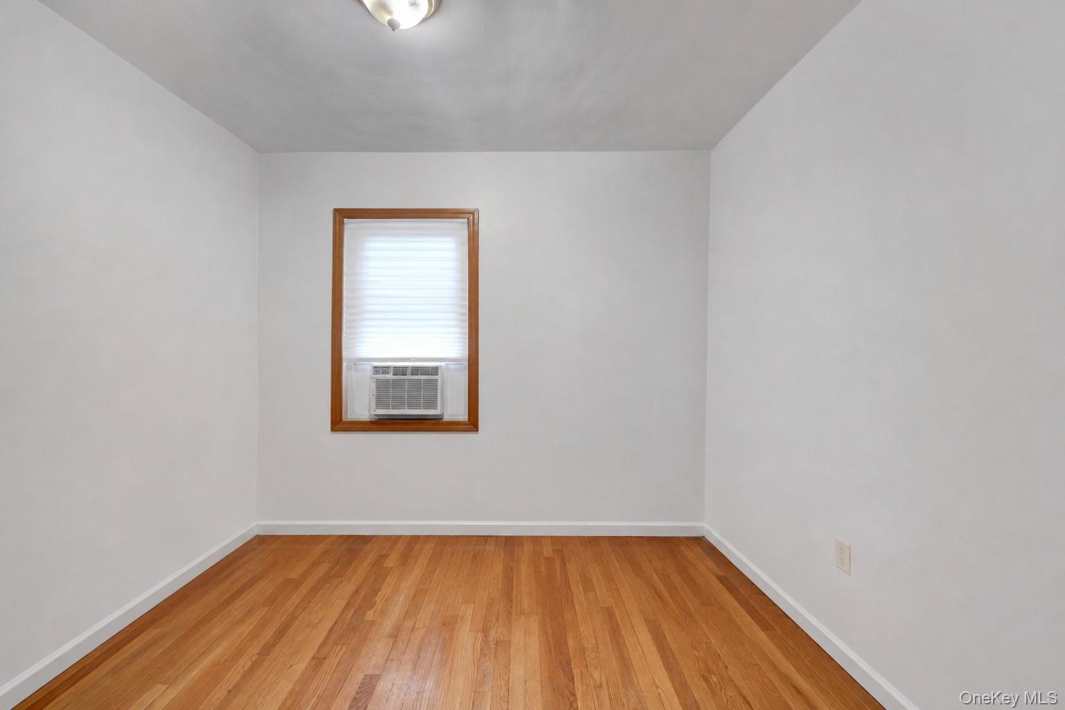 Single Family Hering Avenue Bronx, NY 10461, MLS-1028761-3