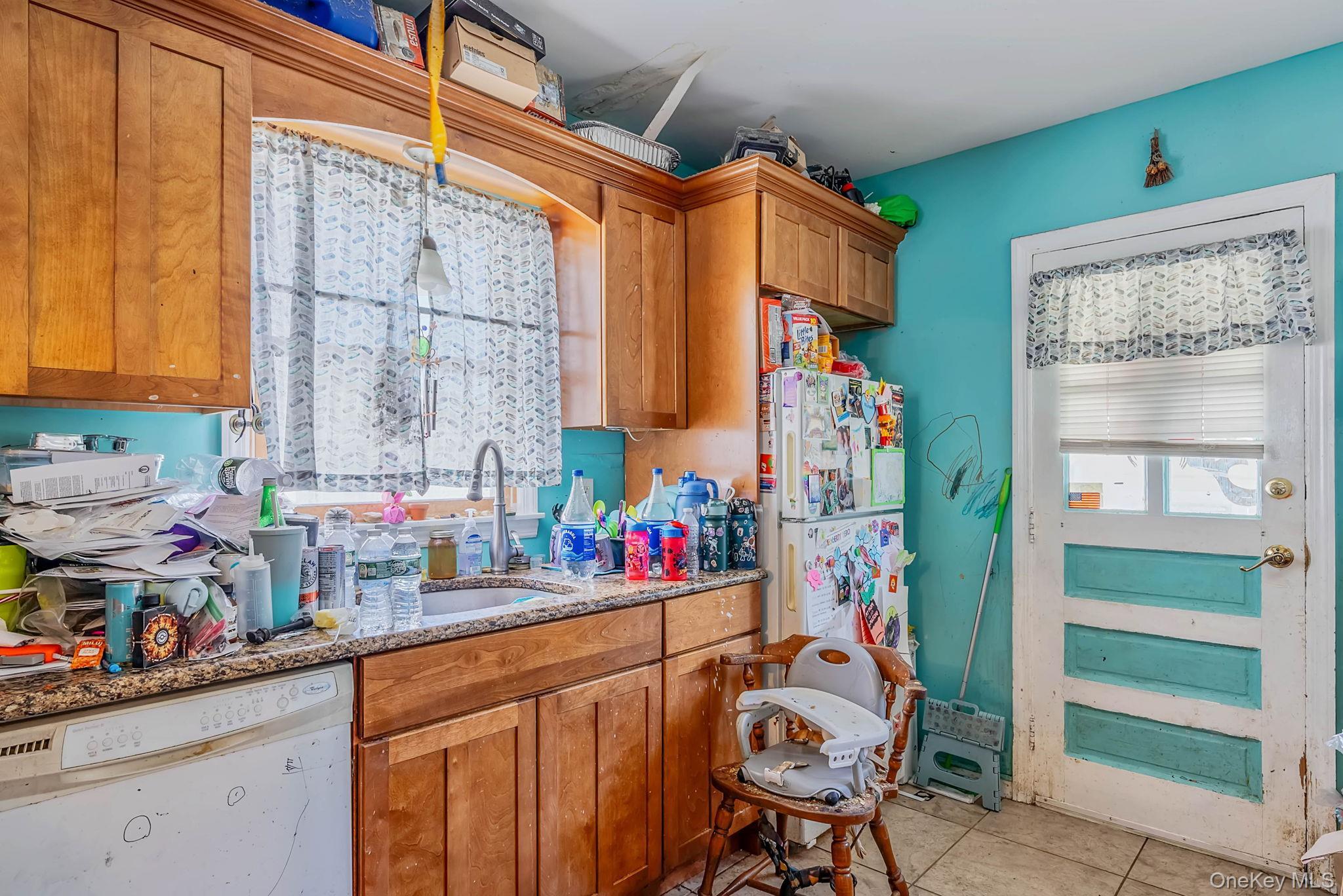 Single Family Venetian Boulevard Suffolk County, NY 11757, MLS-1028781-11