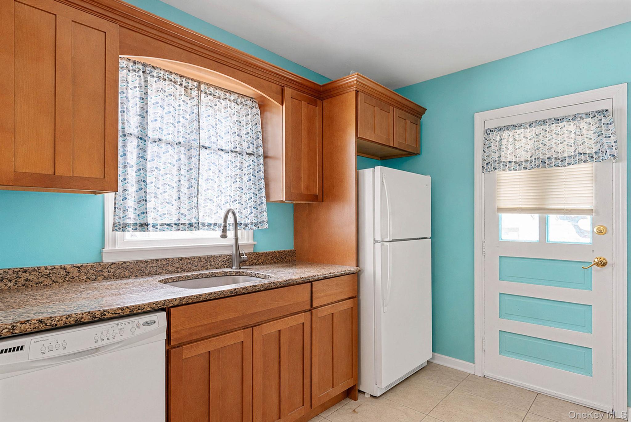 Single Family Venetian Boulevard Suffolk County, NY 11757, MLS-1028781-12