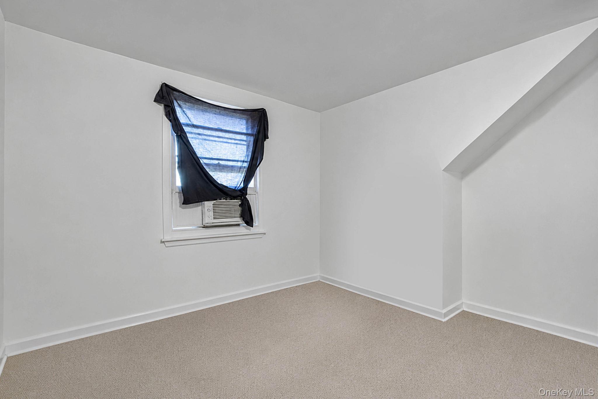 Single Family Venetian Boulevard Suffolk County, NY 11757, MLS-1028781-16