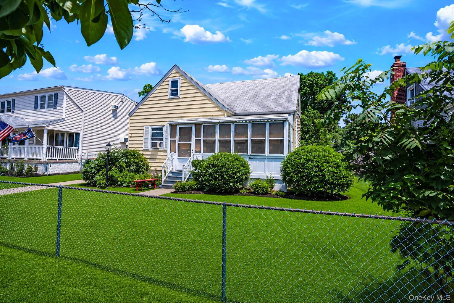 Single Family Venetian Boulevard Suffolk County, NY 11757, MLS-1028781-5