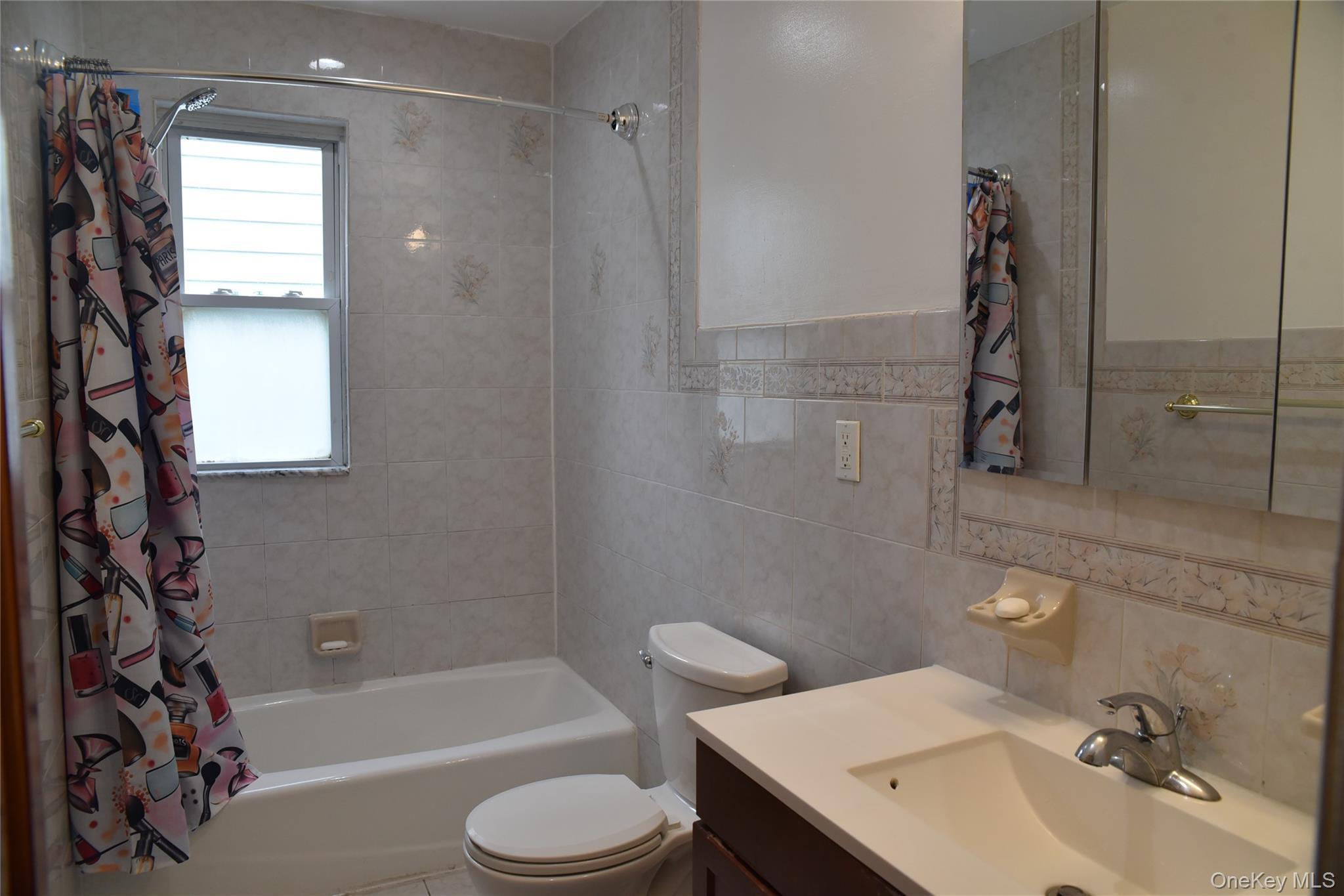 Single Family Digney Avenue  Bronx, NY 10466, MLS-1028801-16