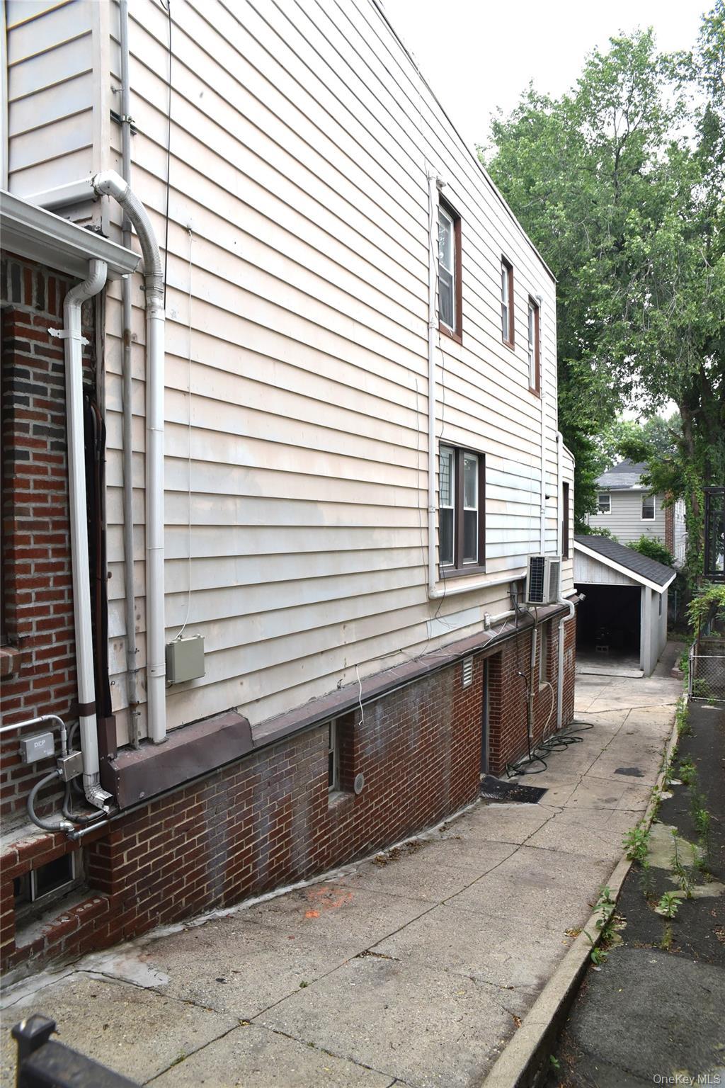 Single Family Digney Avenue  Bronx, NY 10466, MLS-1028801-23