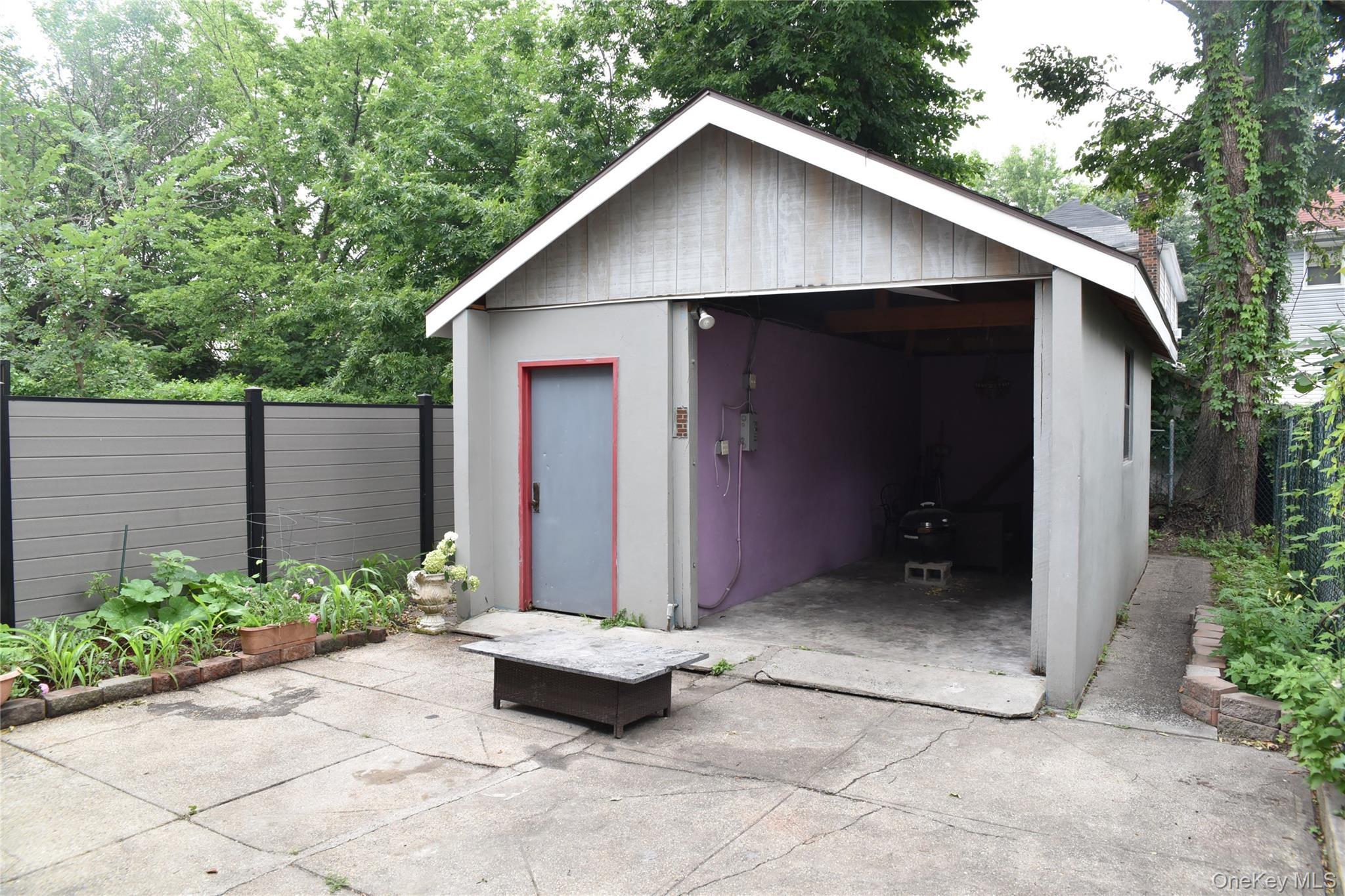 Single Family Digney Avenue  Bronx, NY 10466, MLS-1028801-24