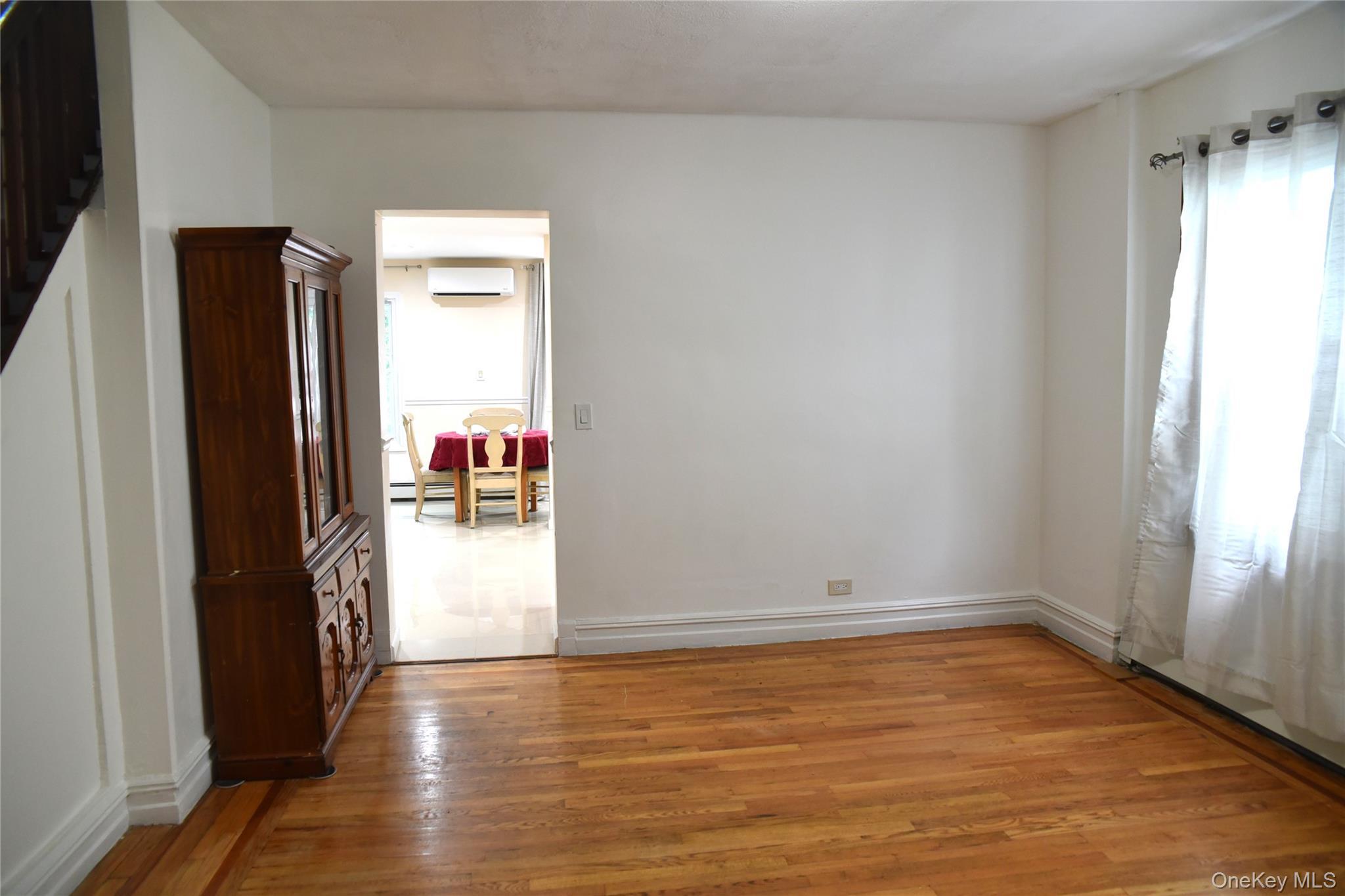 Single Family Digney Avenue  Bronx, NY 10466, MLS-1028801-4