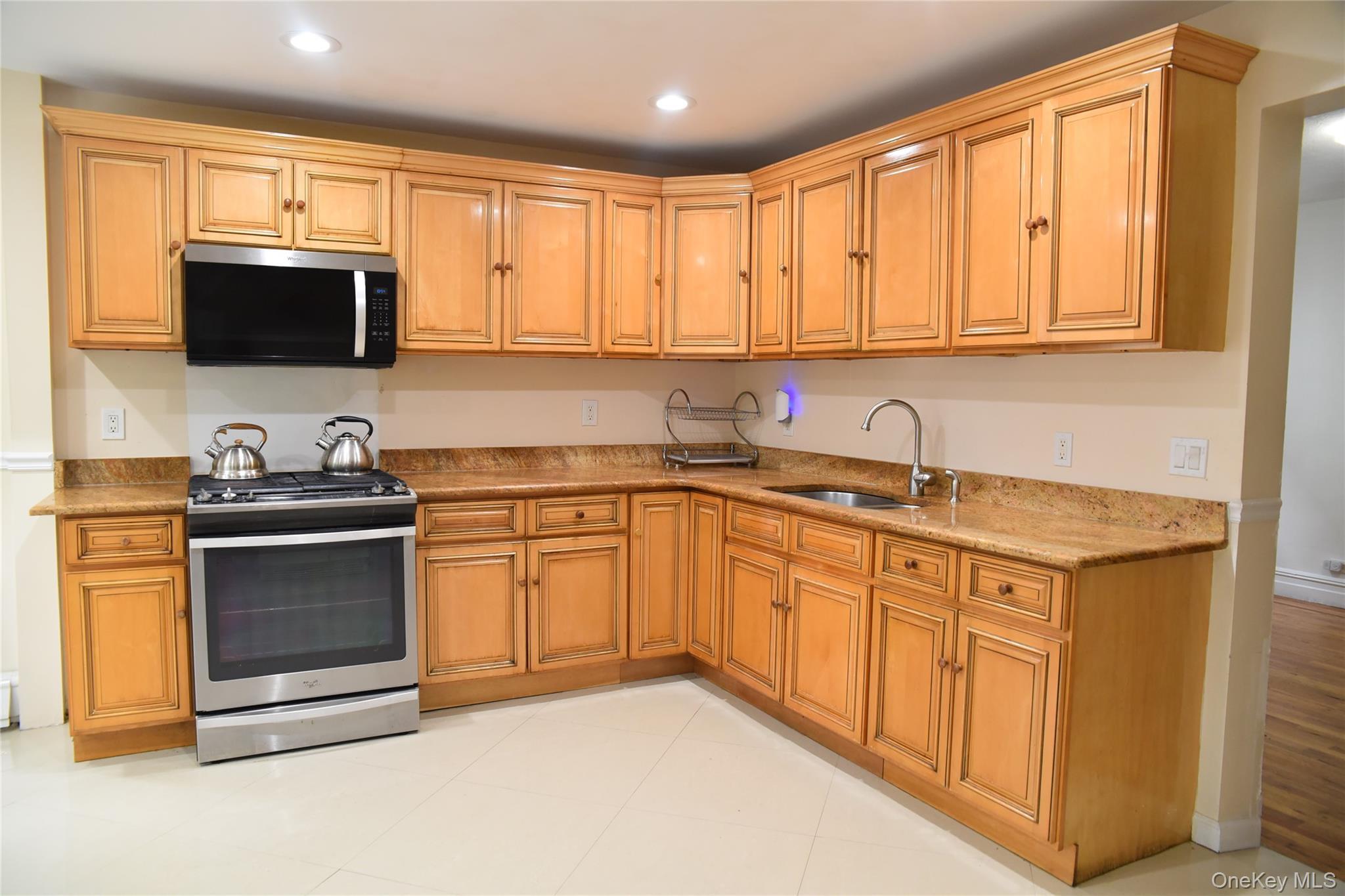 Single Family Digney Avenue  Bronx, NY 10466, MLS-1028801-8
