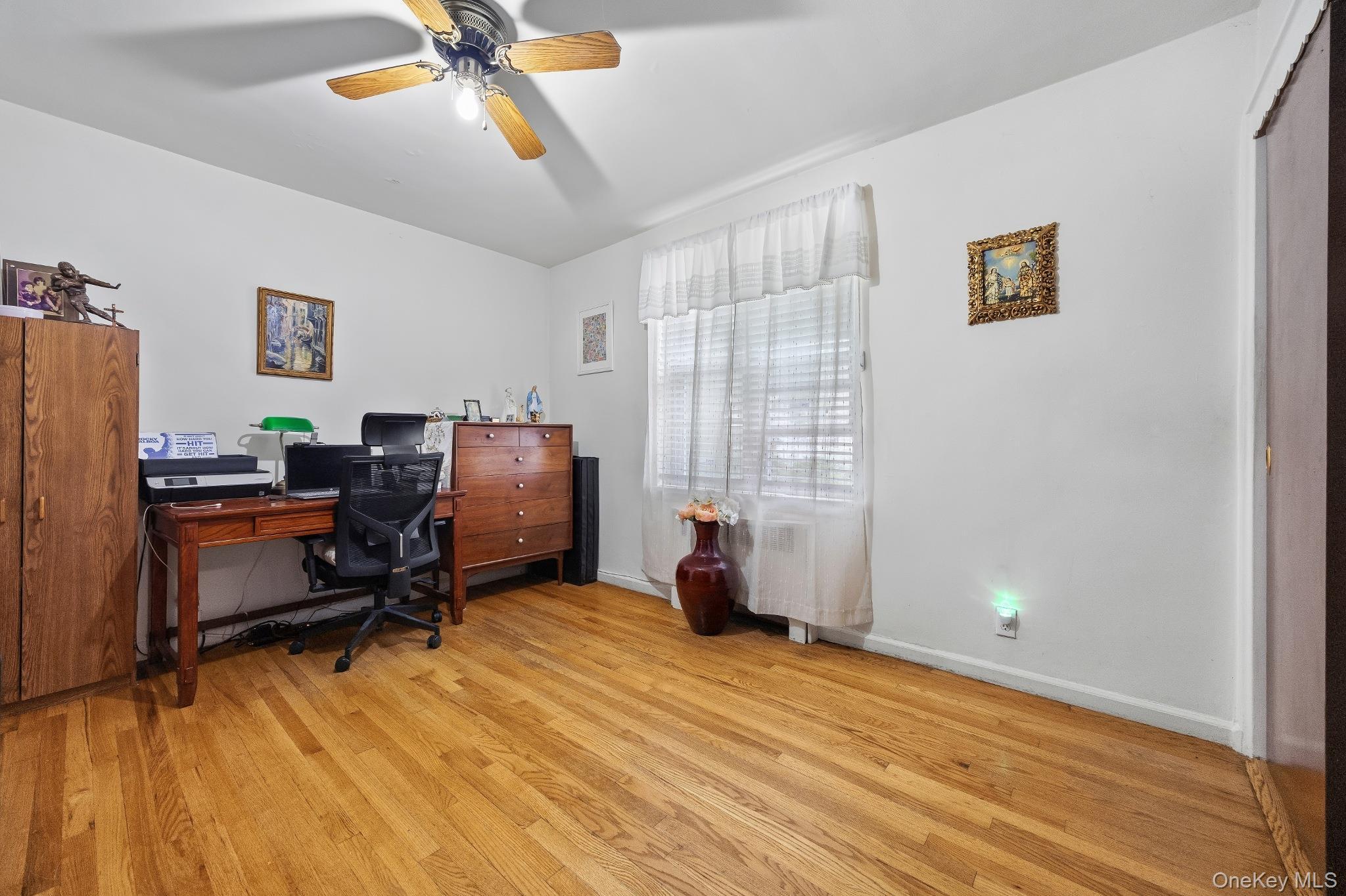 Single Family Woodhull Avenue  Bronx, NY 10469, MLS-1028812-15