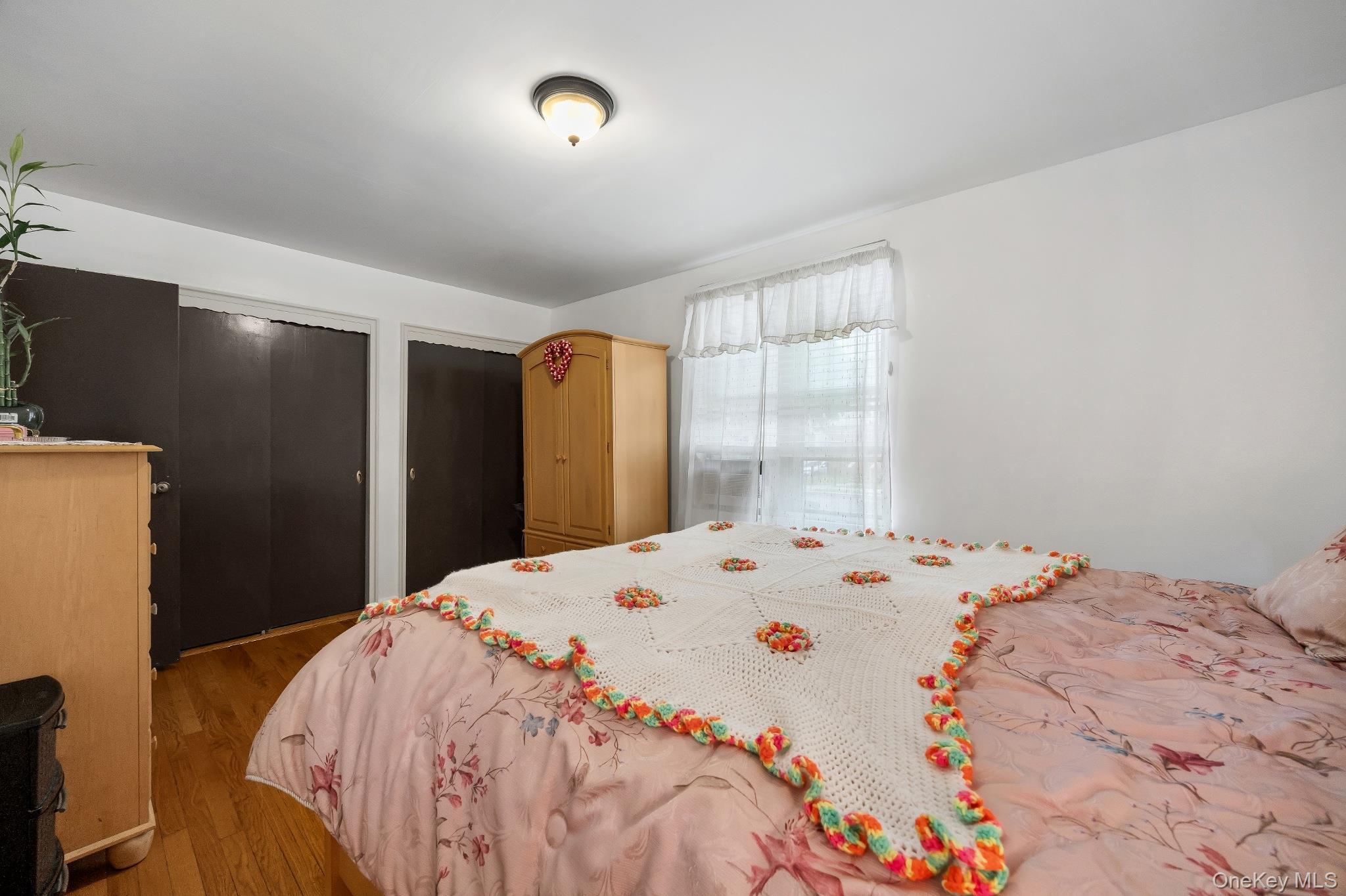 Single Family Woodhull Avenue  Bronx, NY 10469, MLS-1028812-17