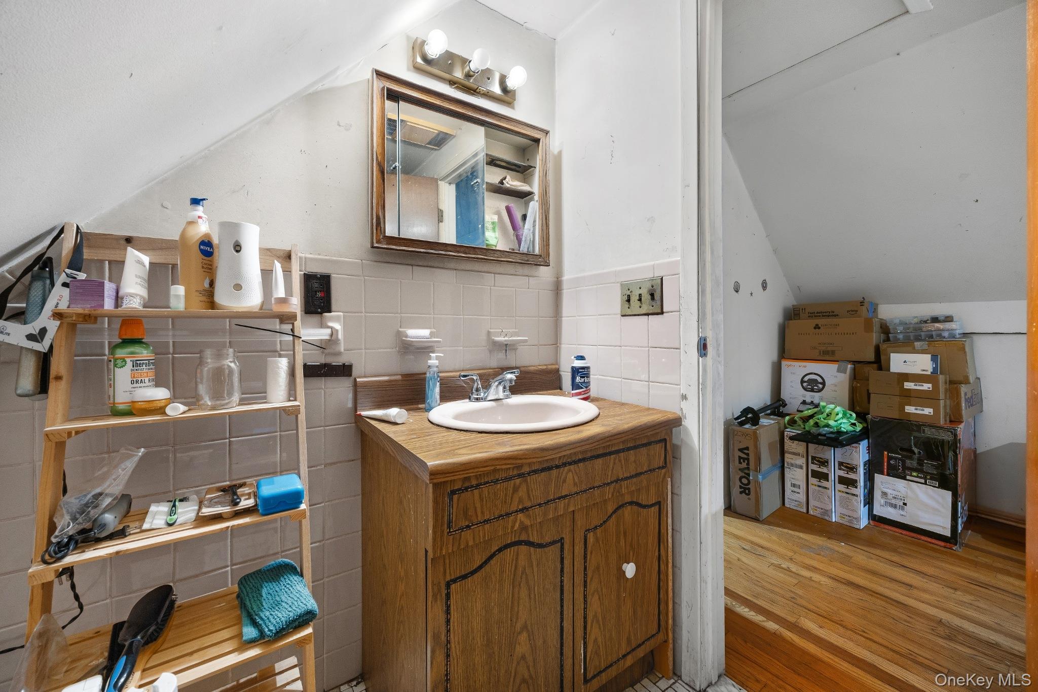 Single Family Woodhull Avenue  Bronx, NY 10469, MLS-1028812-29
