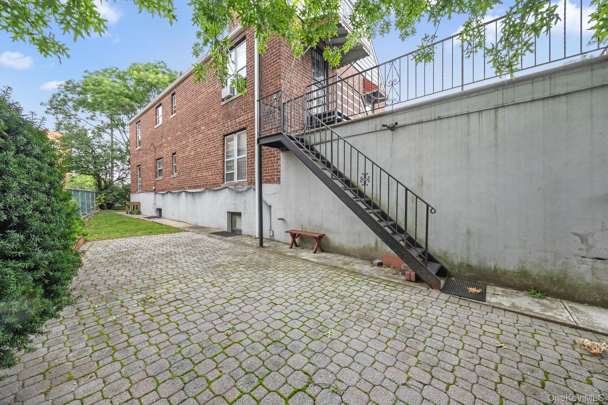 Single Family Woodhull Avenue  Bronx, NY 10469, MLS-1028812-5