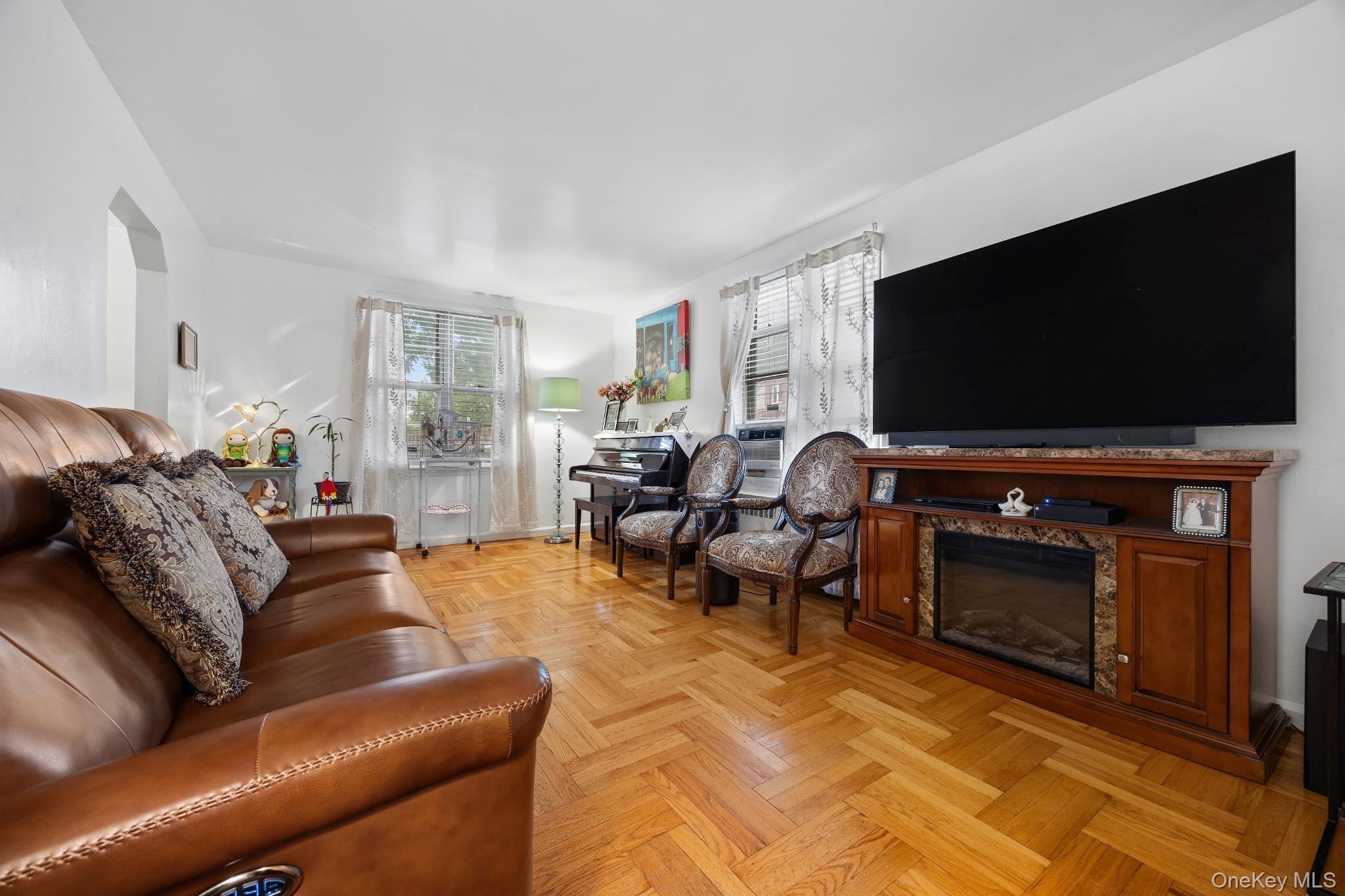 Single Family Woodhull Avenue  Bronx, NY 10469, MLS-1028812-8