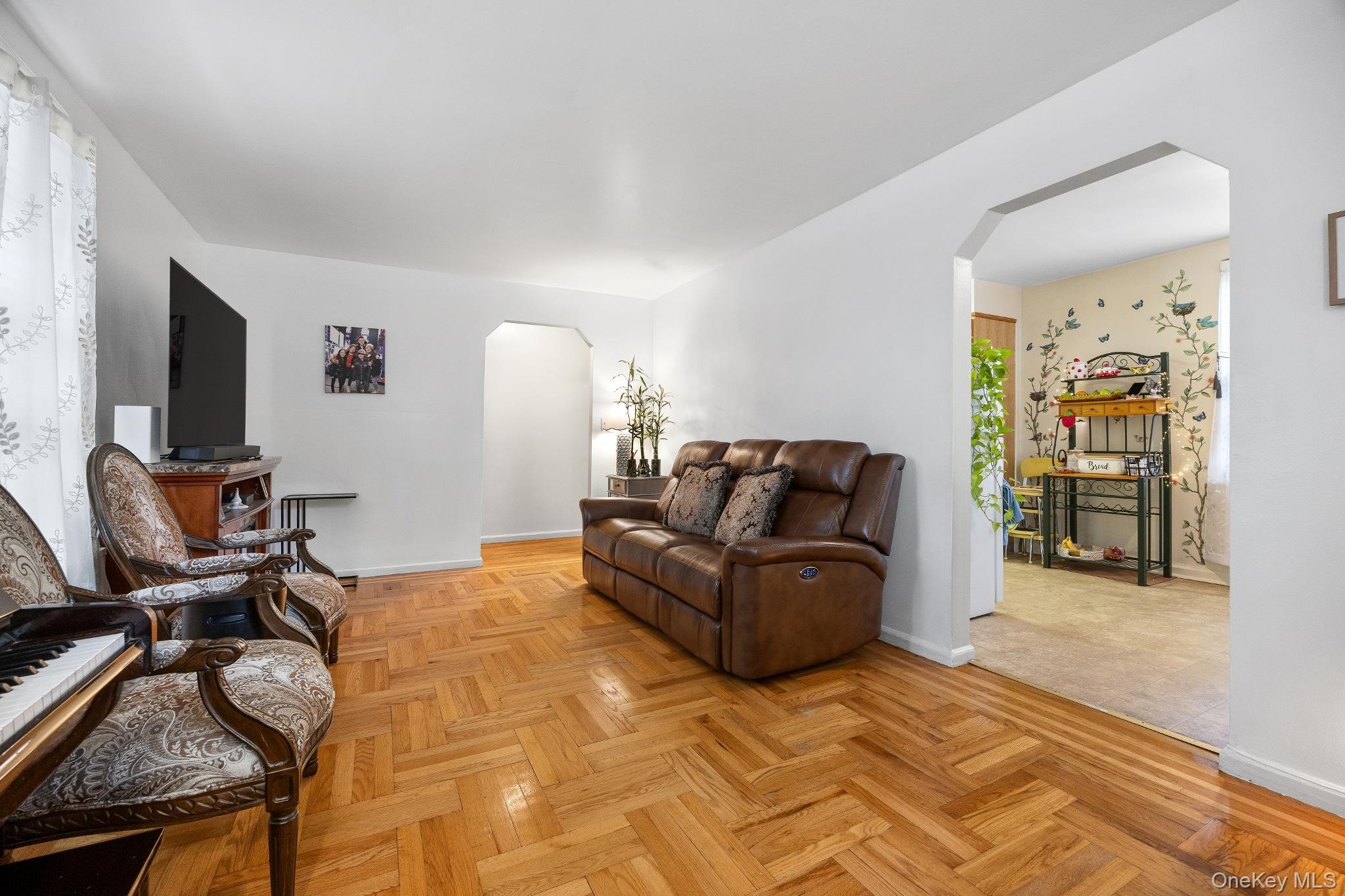 Single Family Woodhull Avenue  Bronx, NY 10469, MLS-1028812-9