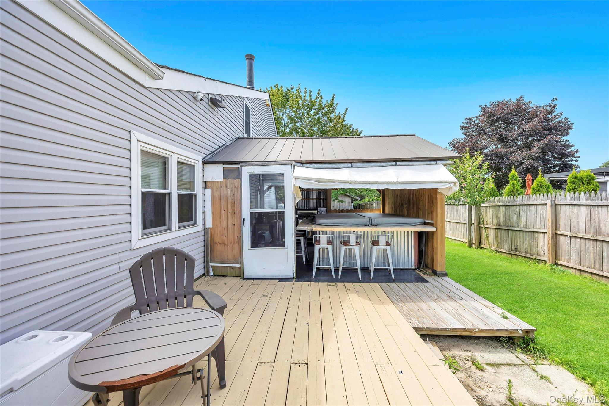 Single Family Handy Lane Suffolk County, NY 11763, MLS-1028835-10