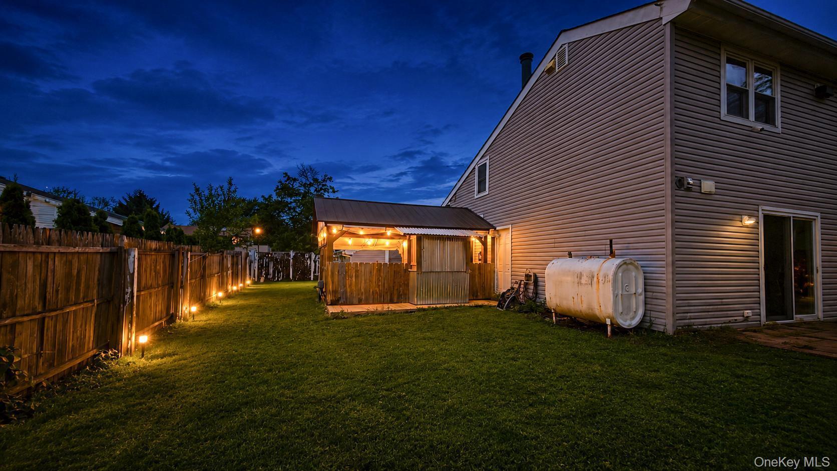 Single Family Handy Lane Suffolk County, NY 11763, MLS-1028835-13