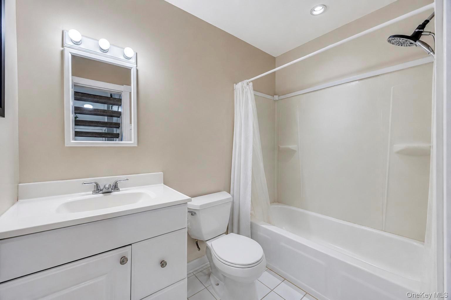 Single Family Handy Lane Suffolk County, NY 11763, MLS-1028835-18