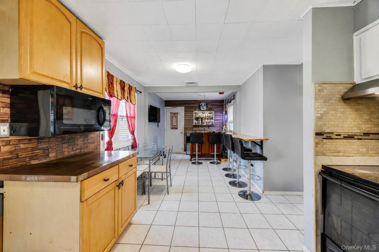 Single Family Handy Lane Suffolk County, NY 11763, MLS-1028835-19