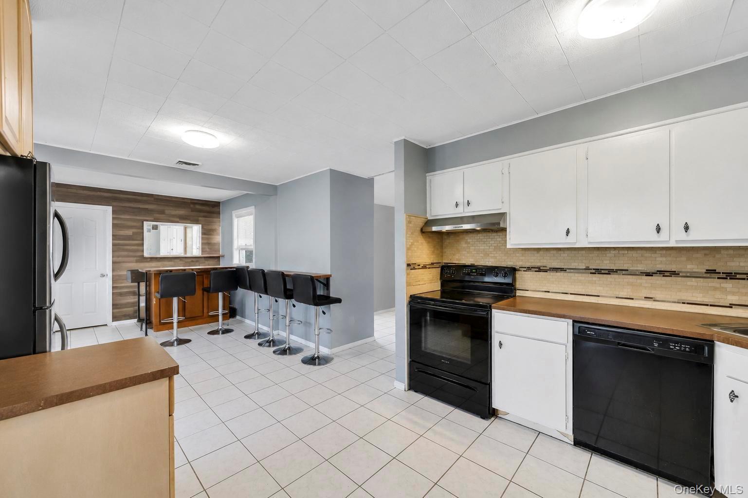 Single Family Handy Lane Suffolk County, NY 11763, MLS-1028835-20