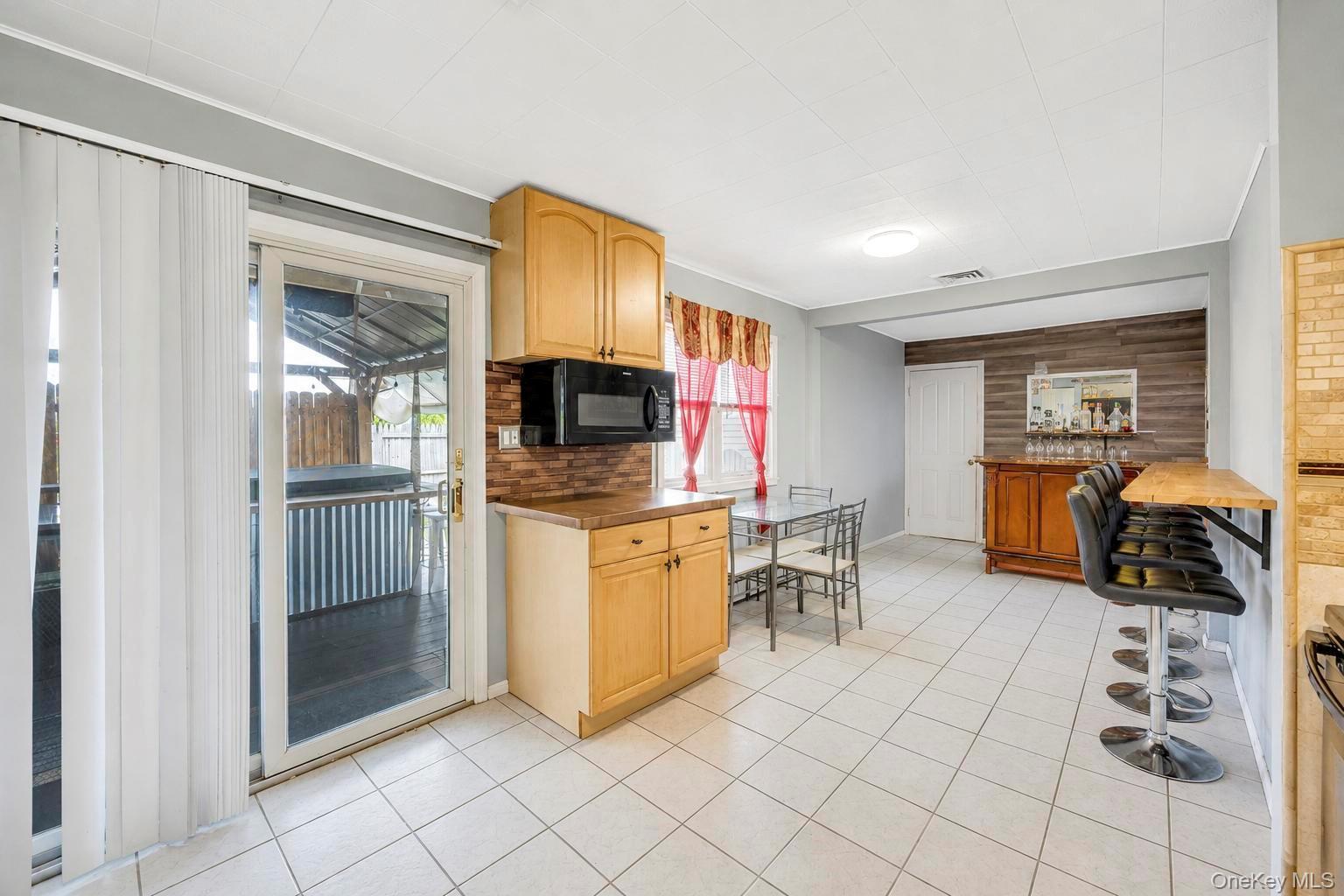 Single Family Handy Lane Suffolk County, NY 11763, MLS-1028835-21