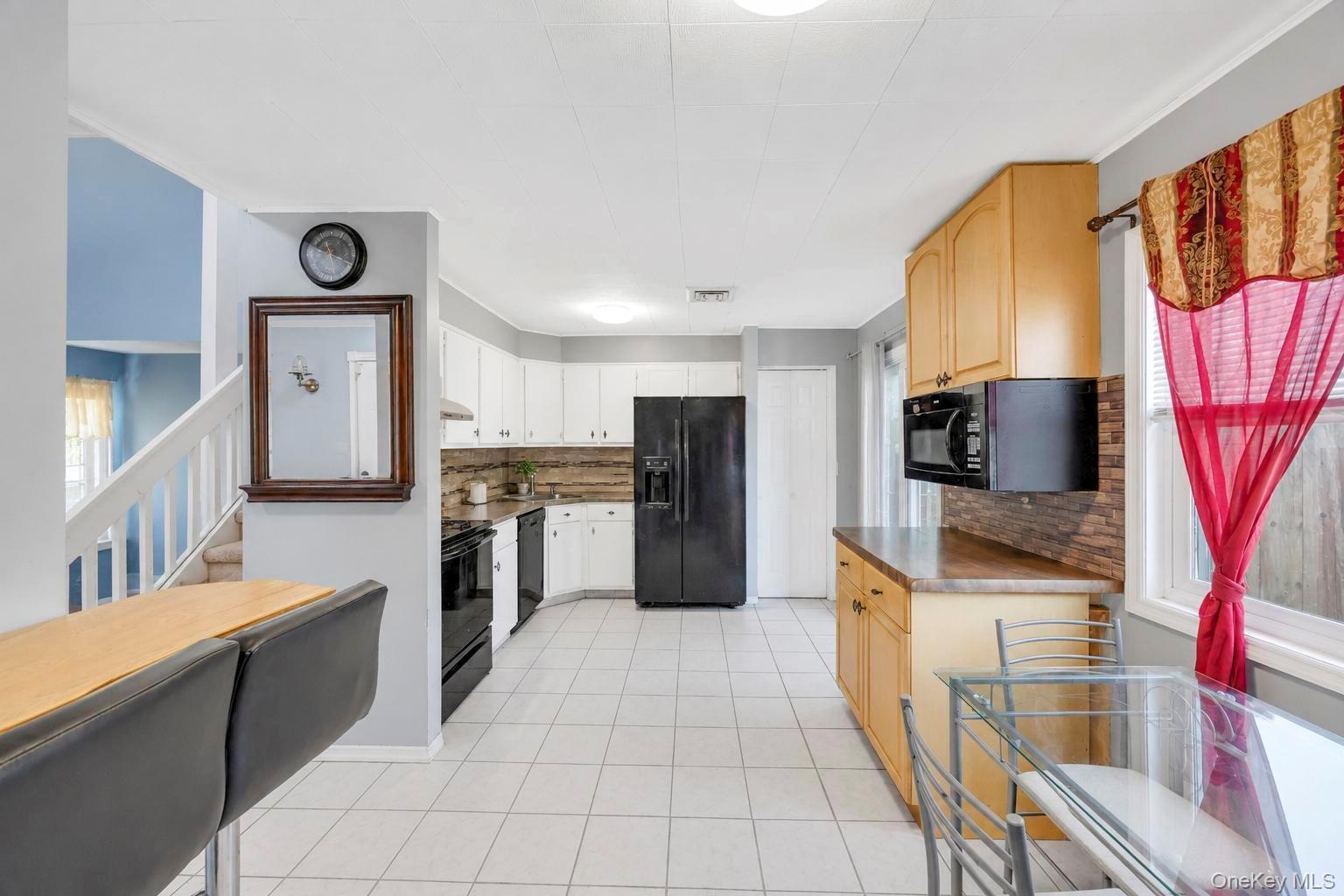 Single Family Handy Lane Suffolk County, NY 11763, MLS-1028835-24