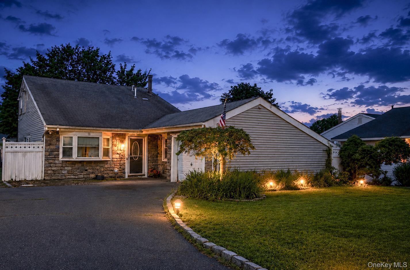 Single Family Handy Lane Suffolk County, NY 11763, MLS-1028835-3