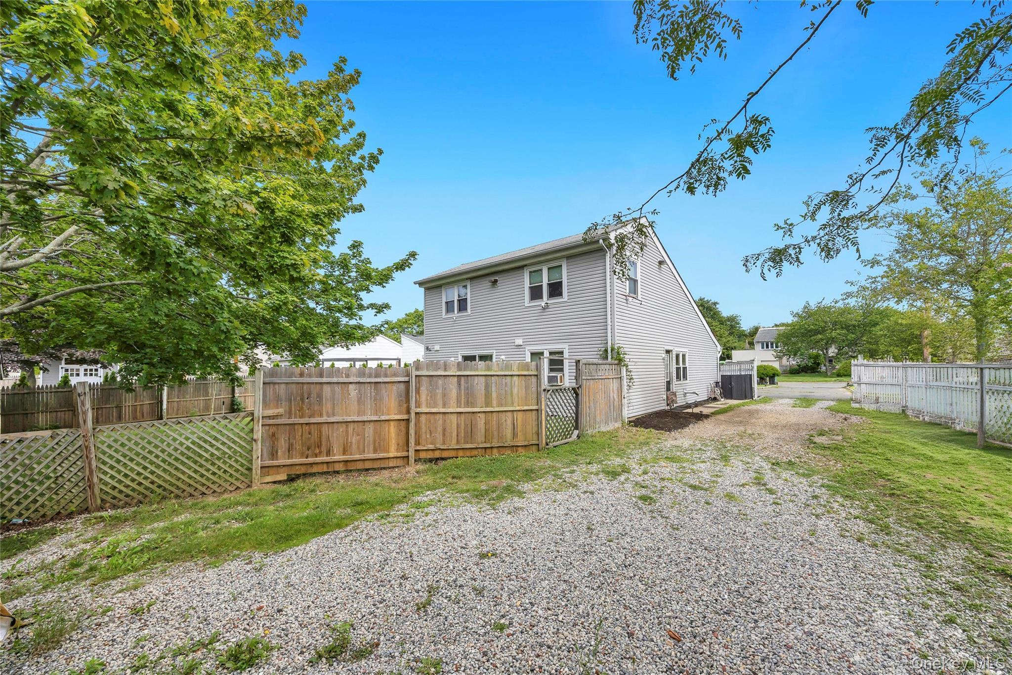 Single Family Handy Lane Suffolk County, NY 11763, MLS-1028835-4