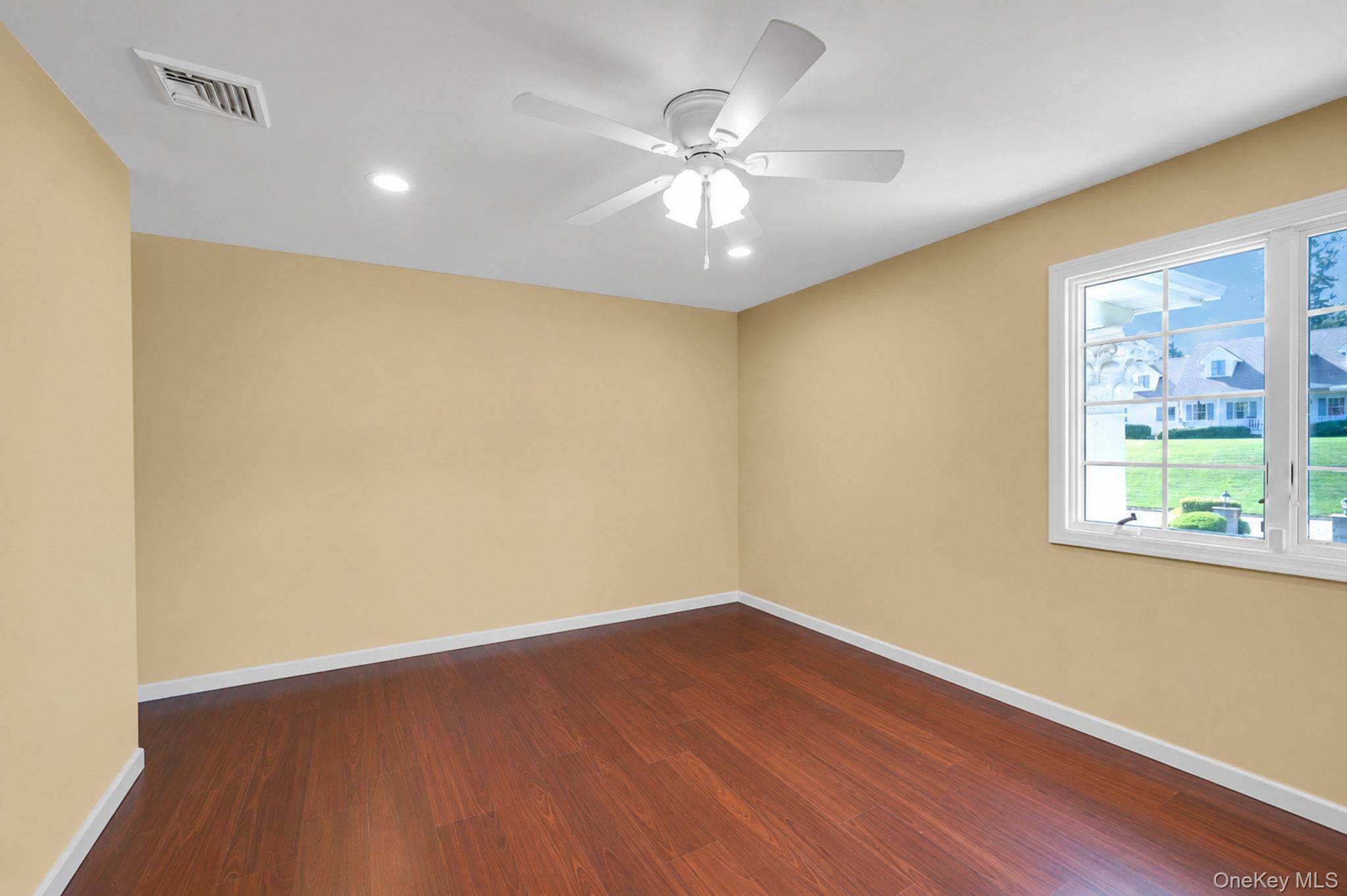 Single Family Dover Court Suffolk County, NY 11792, MLS-1028845-34