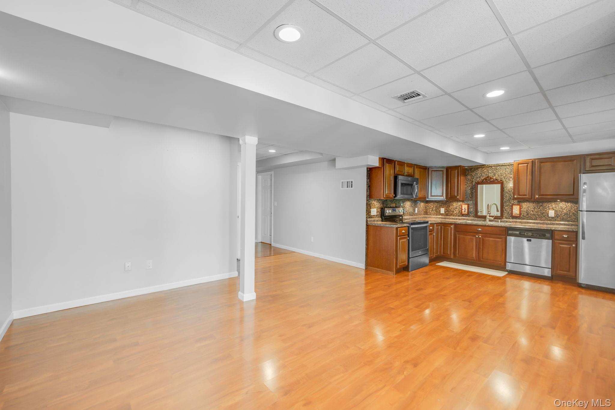 Single Family Dover Court Suffolk County, NY 11792, MLS-1028845-36