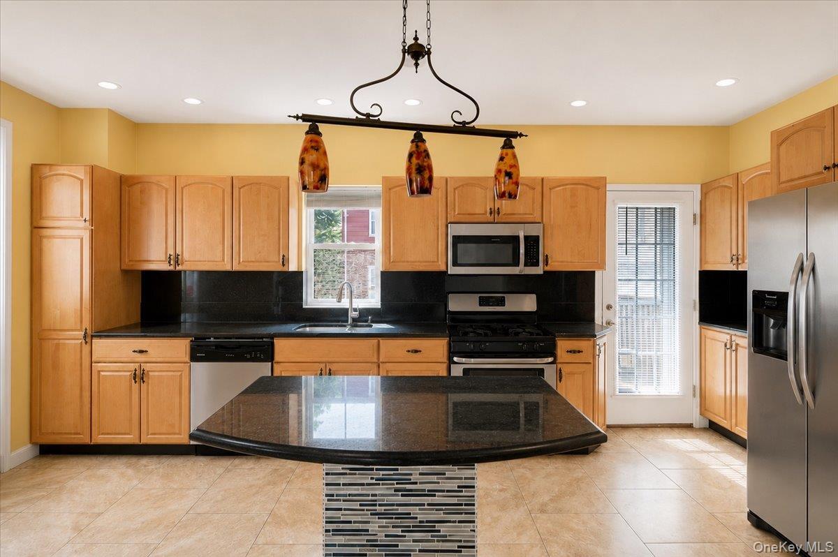 Single Family Calhoun Avenue Bronx, NY 10465, MLS-1028851-2