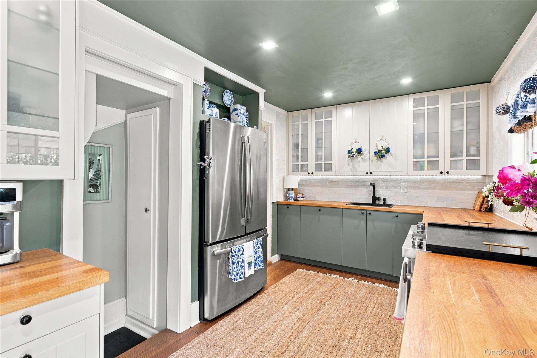 Single Family Cherry Road  Suffolk County, NY 11778, MLS-1028893-17