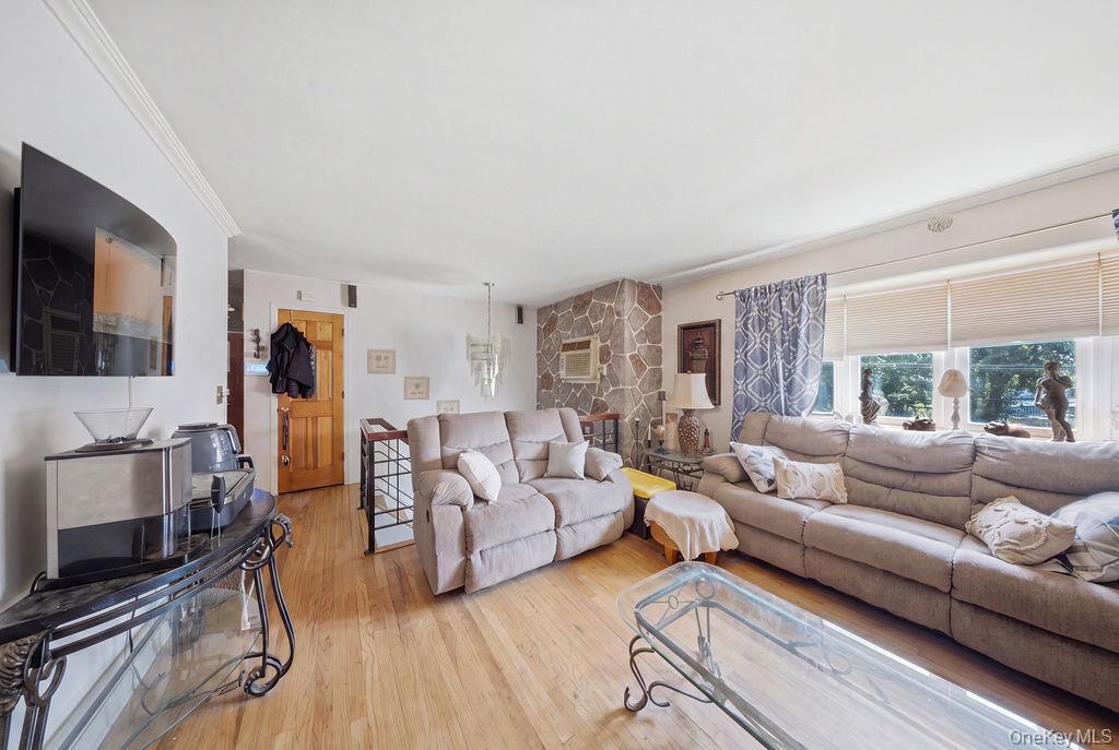 Single Family Meister Boulevard  Nassau County, NY 11520, MLS-1028954-5