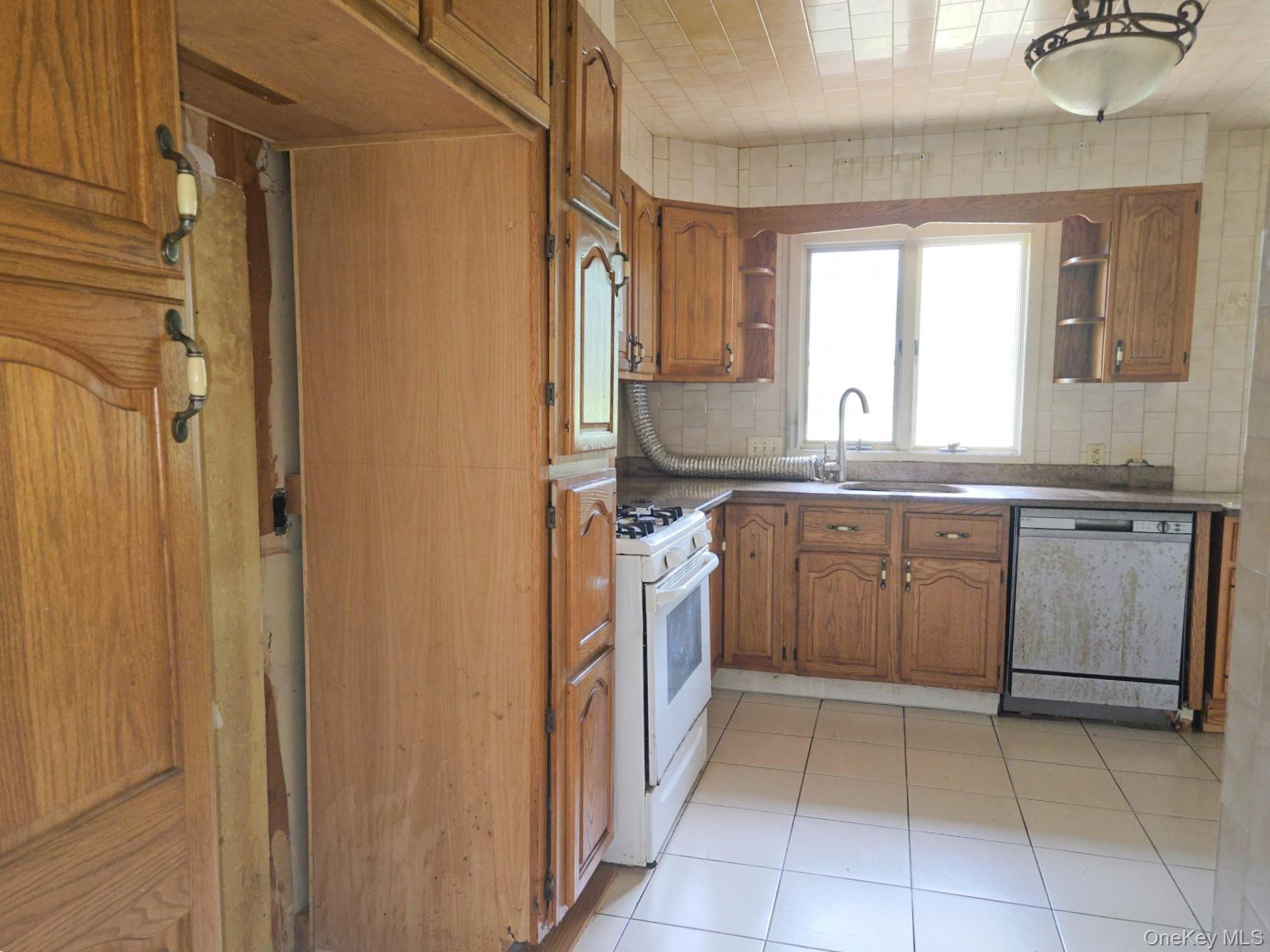 Single Family Broadfield Place Nassau County, NY 11542, MLS-1028957-20