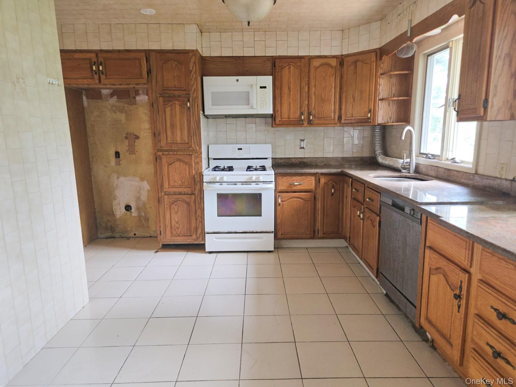 Single Family Broadfield Place Nassau County, NY 11542, MLS-1028957-22