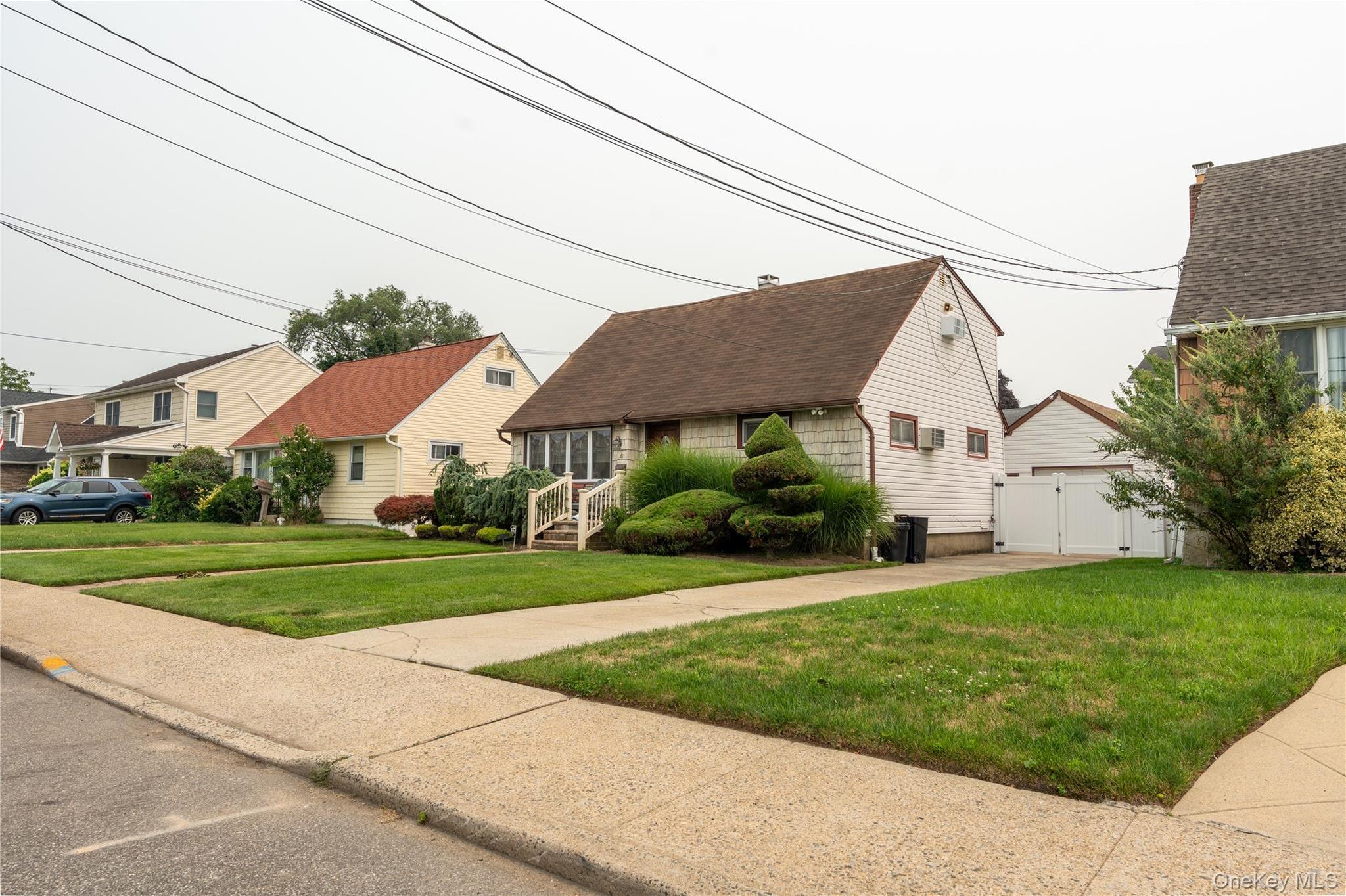 Single Family Montgomery Avenue  Nassau County, NY 11572, MLS-1029003-3