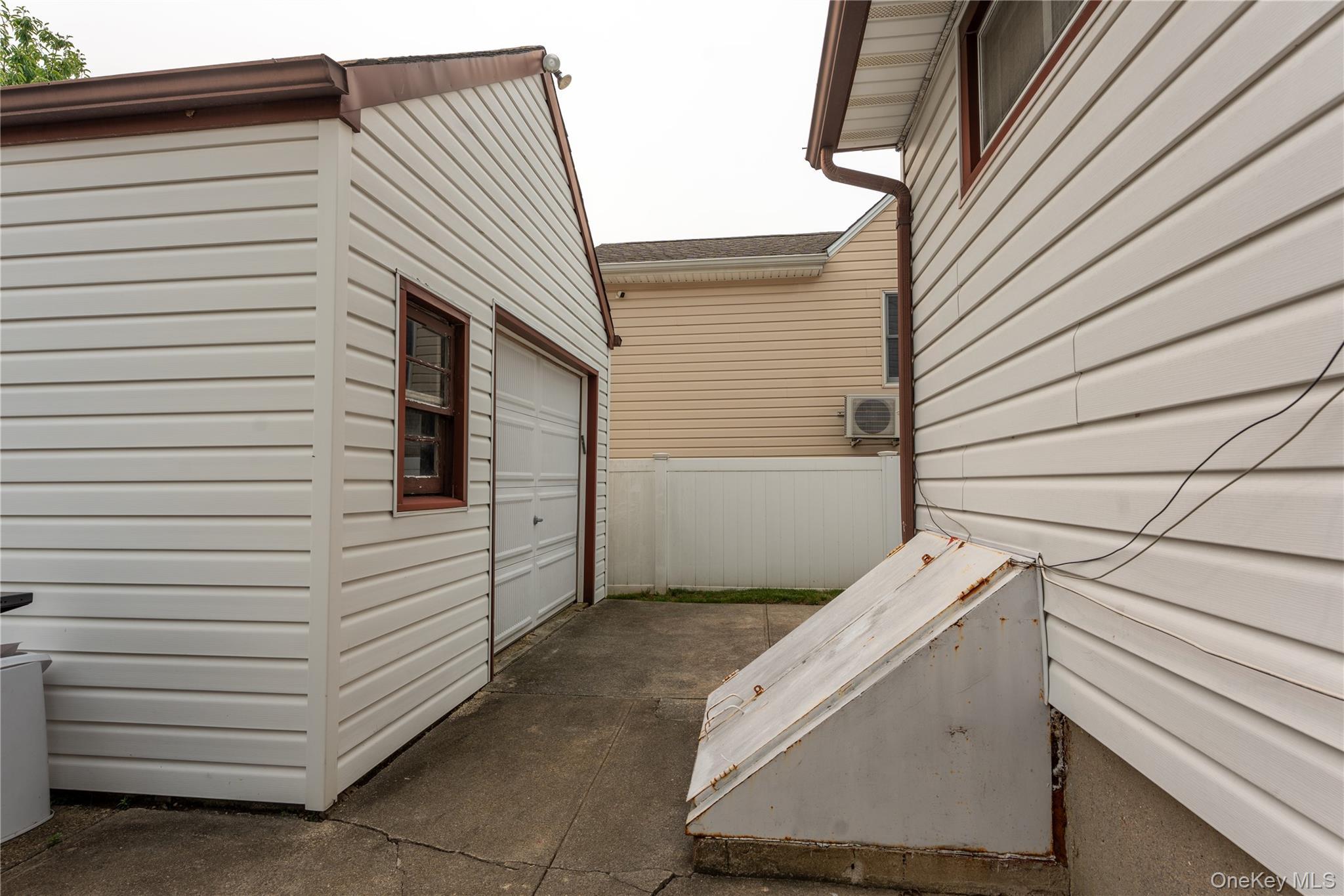 Single Family Montgomery Avenue  Nassau County, NY 11572, MLS-1029003-4
