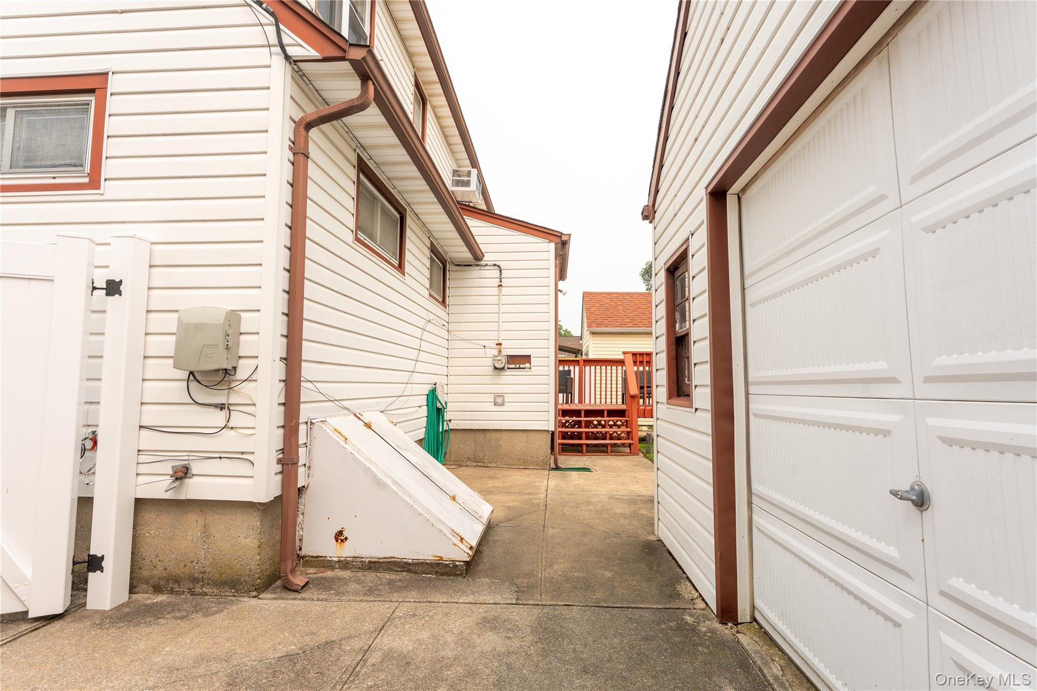 Single Family Montgomery Avenue  Nassau County, NY 11572, MLS-1029003-5