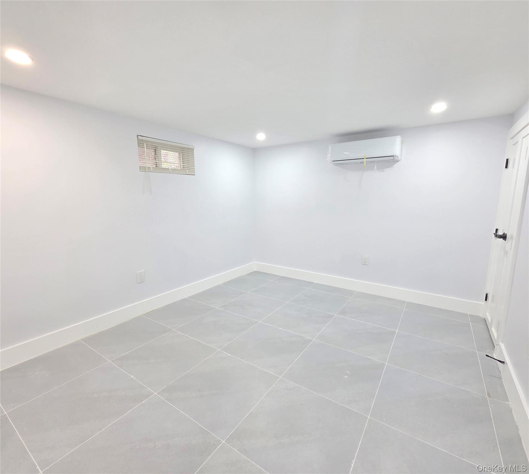 Single Family 132nd Avenue  Queens, NY 11413, MLS-1029038-17