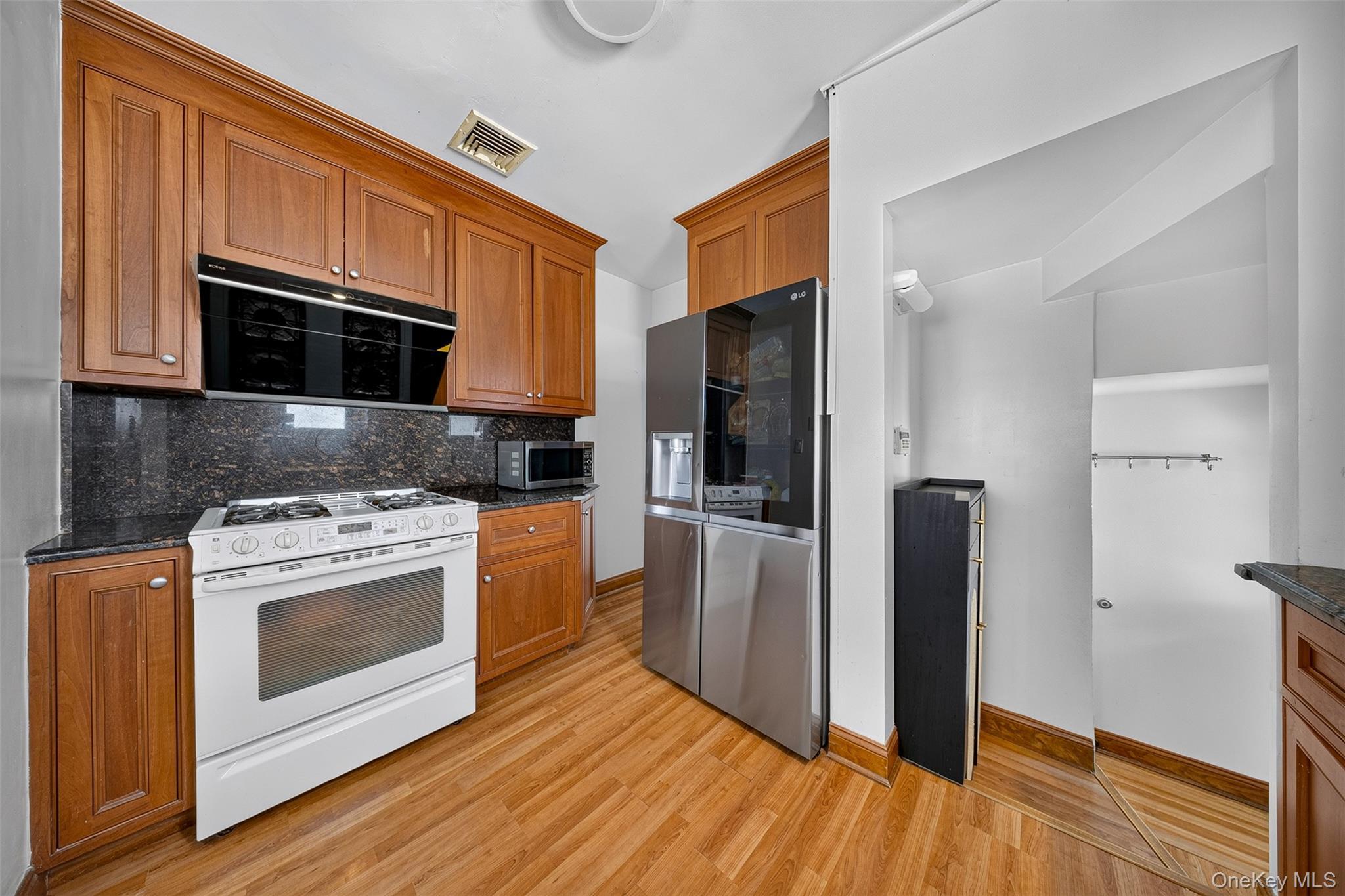 Single Family Pidgeon Meadow Road  Queens, NY 11365, MLS-1029040-10