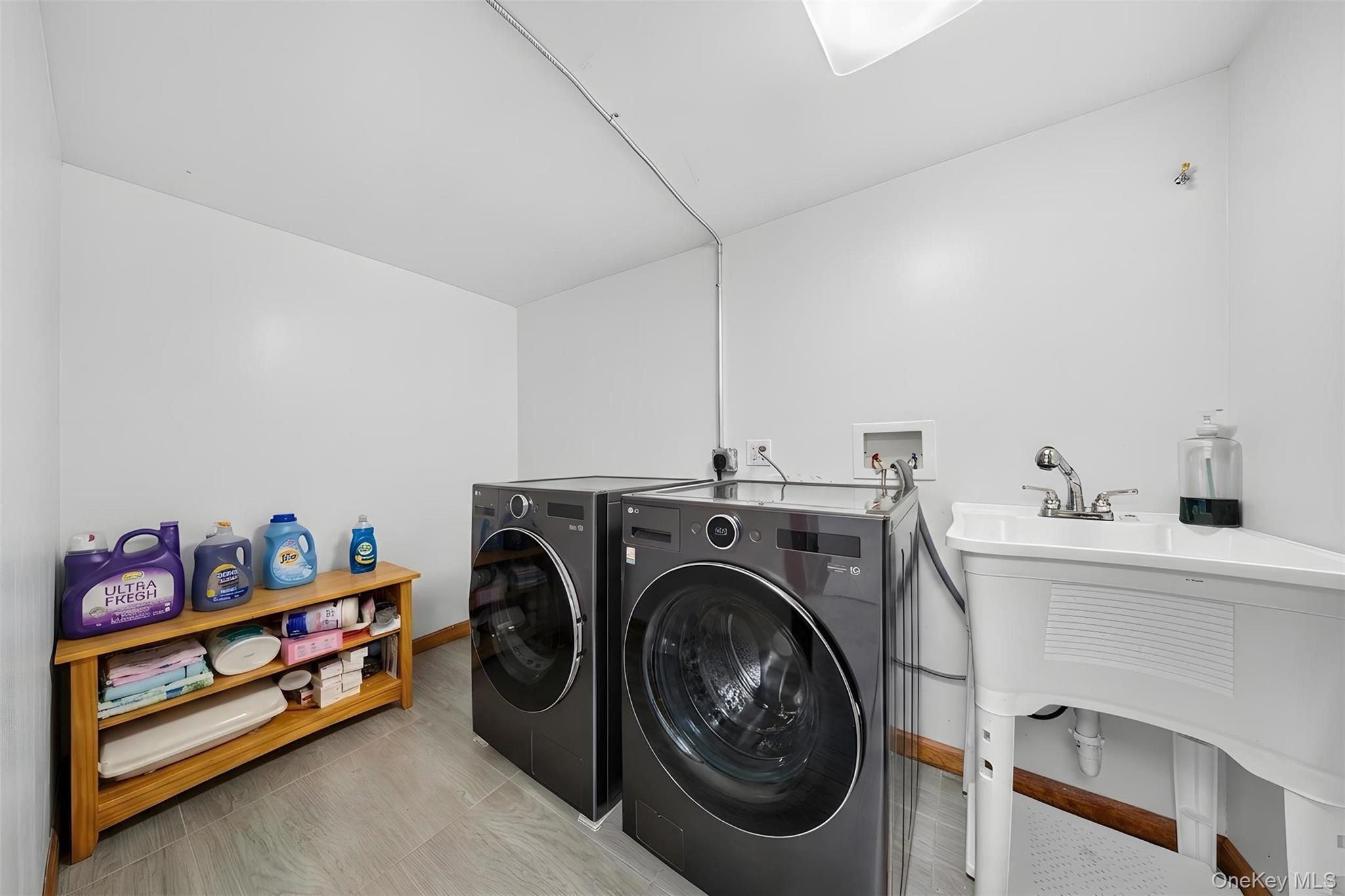 Single Family Pidgeon Meadow Road  Queens, NY 11365, MLS-1029040-30